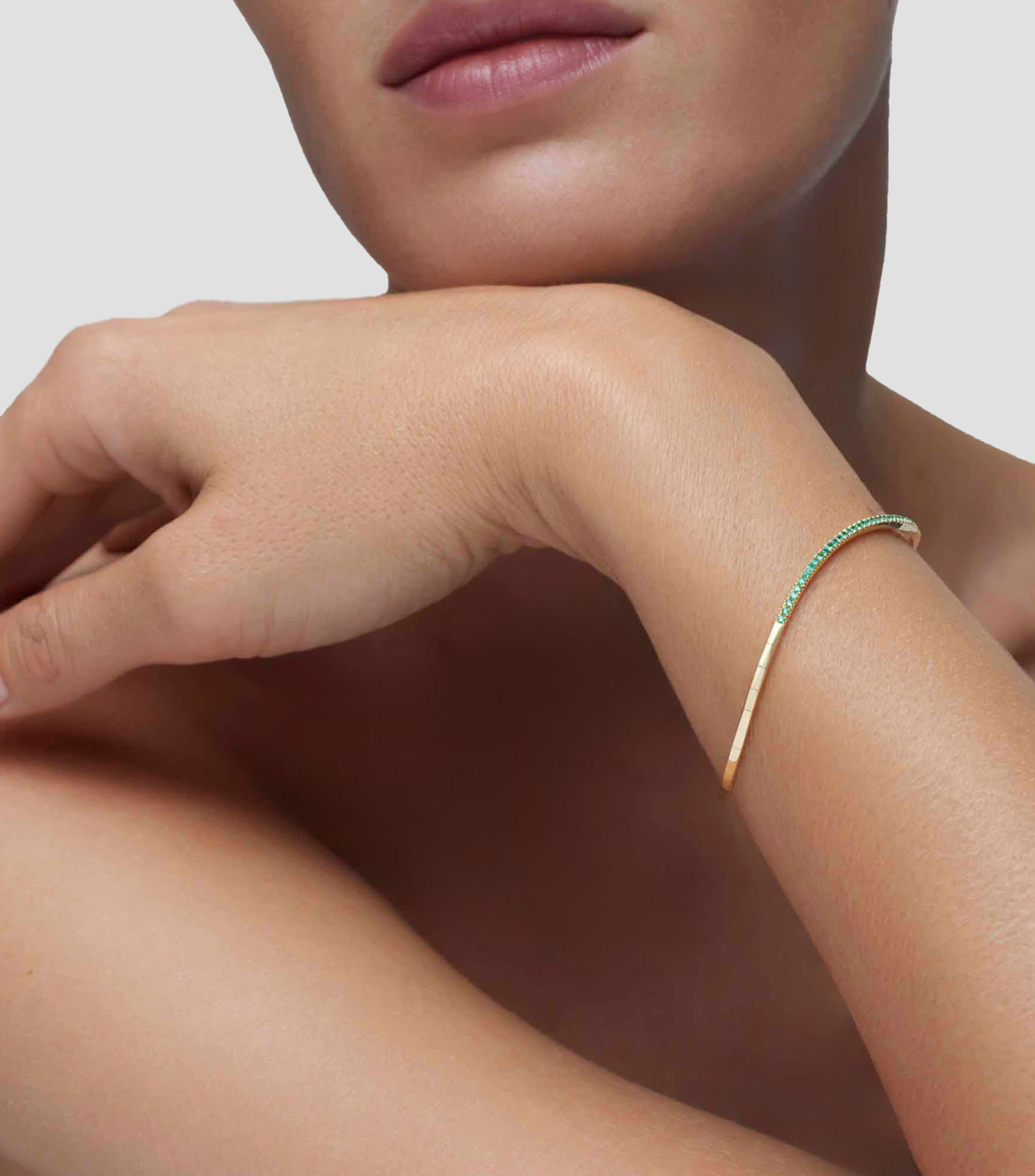 Pulsera en oro amarillo 18 Kilates con esmeraldas Mujer