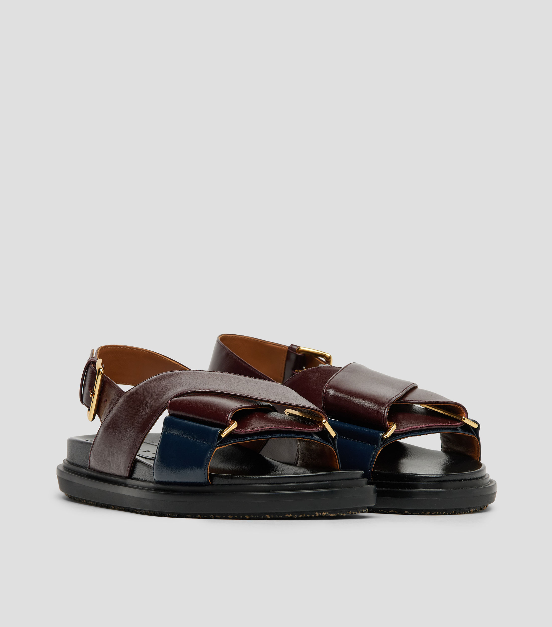 Sandalias planas en piel Mujer