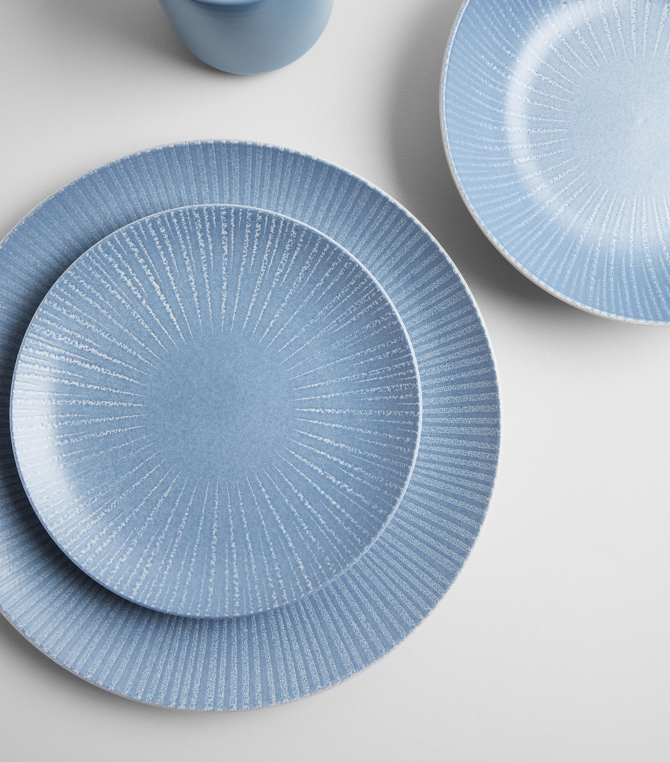 Plato trinche en cerámica azul