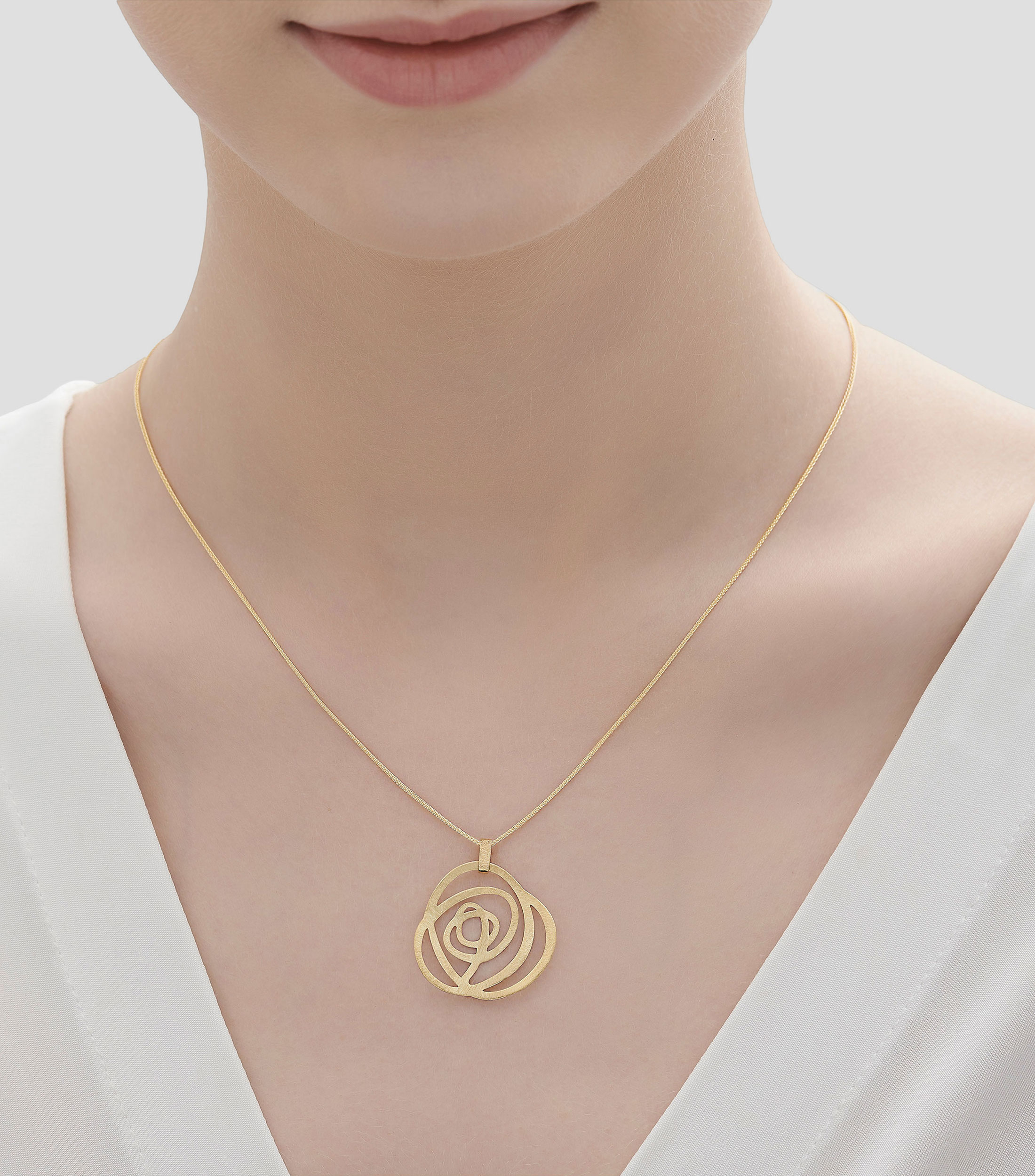 Dije con cadena en oro amarillo de 18 kilates Grupo Corpo Nazareth Mujer