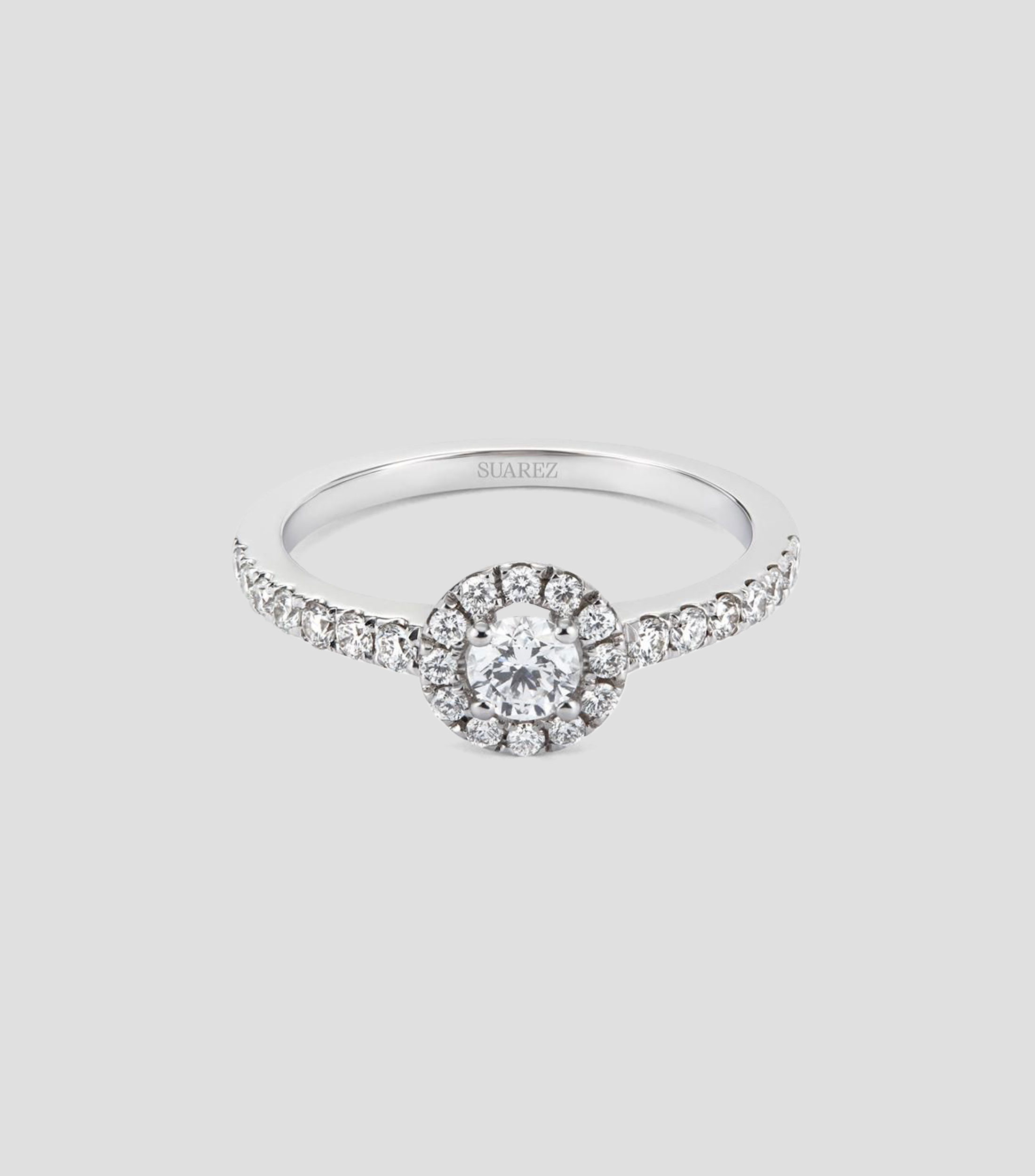 Anillo en Oro blanco de 18 Kilates con diamante central en talla brillante Mujer