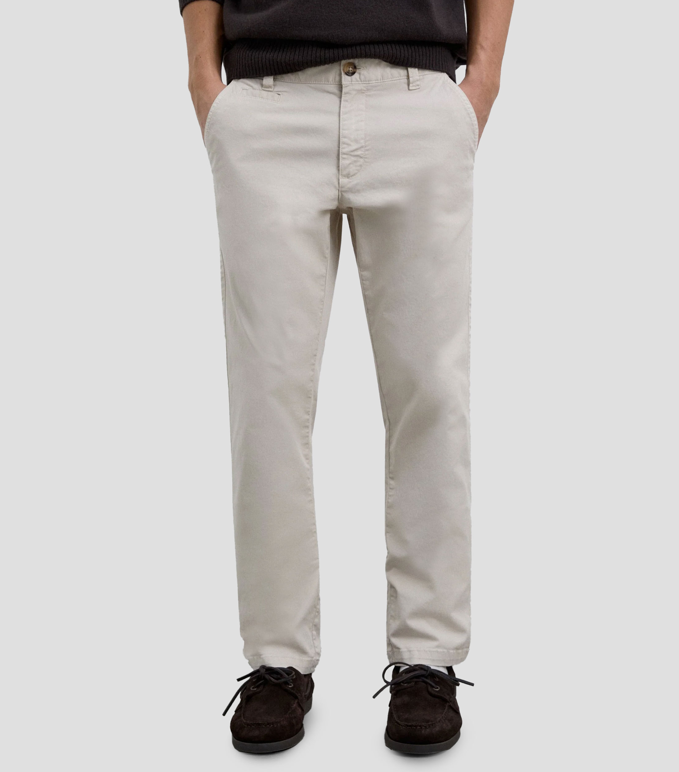 Pantalón casual tipo chino Hombre