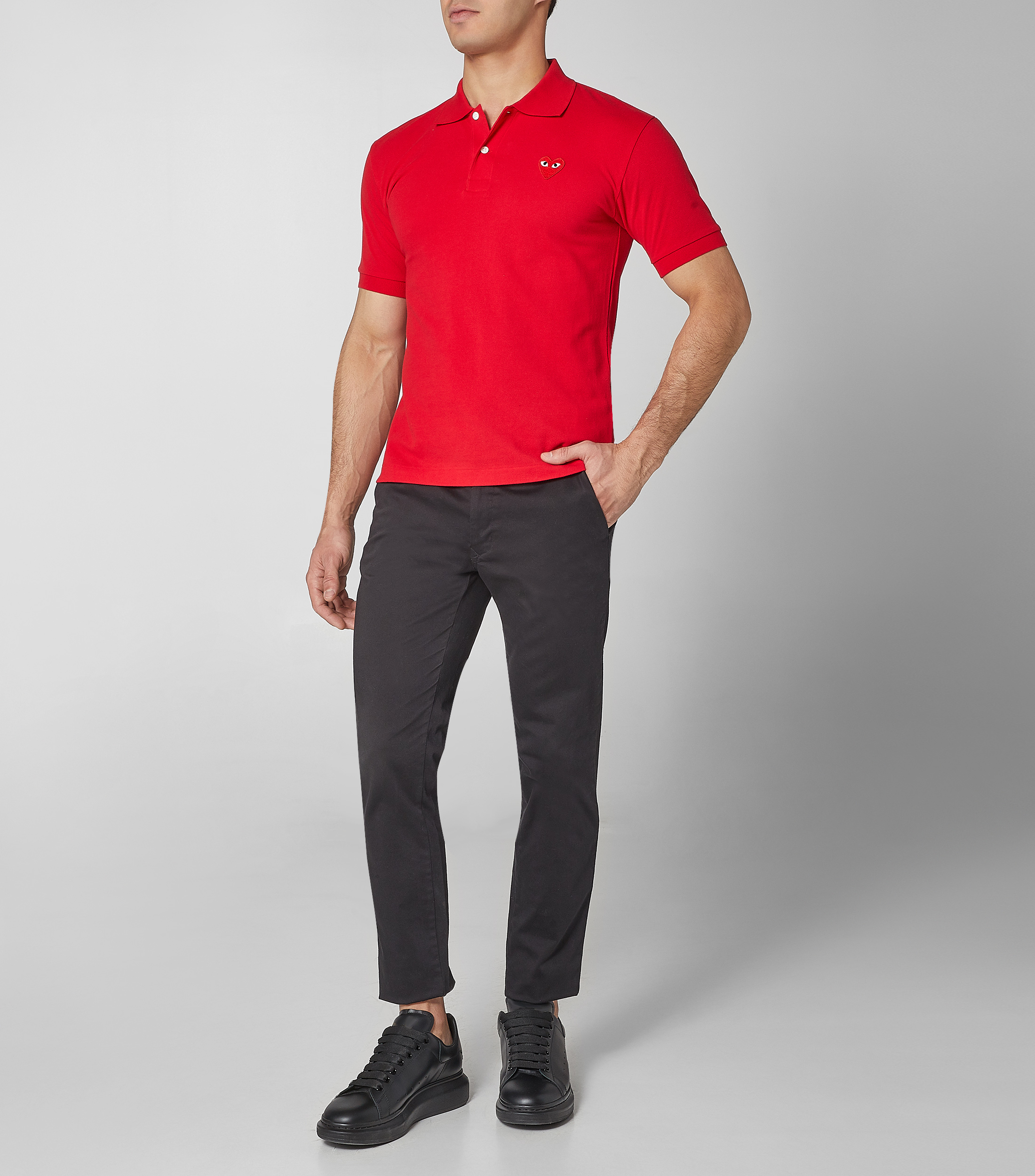 Playera tipo polo de manga corta con corazon bordado Hombre