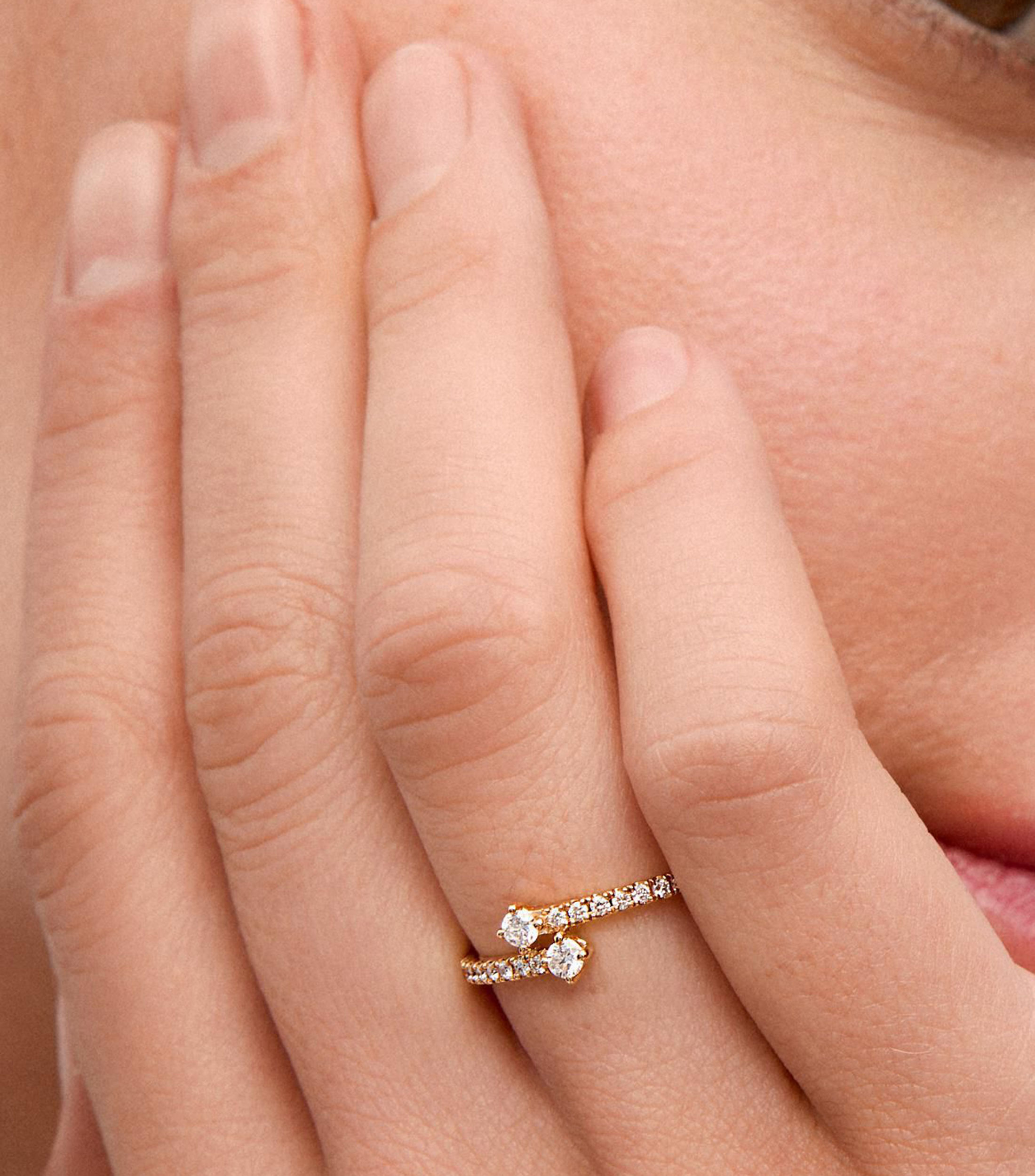 Anillo en Oro amarillo de 18 Kilates con diamantes Orion Tú y Yo Mujer