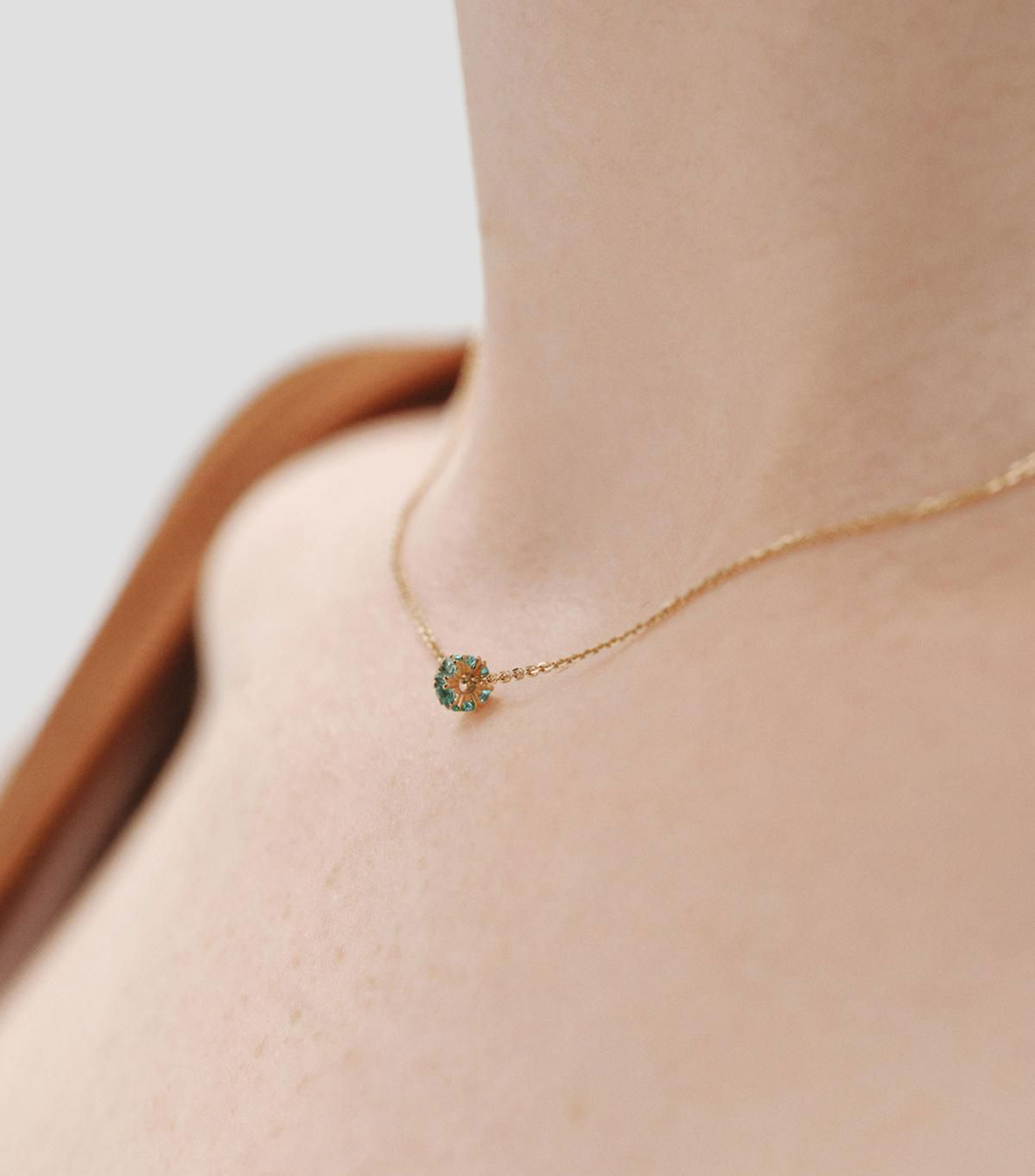 Collar en plata .925 con colgante de esmeraldas Mujer
