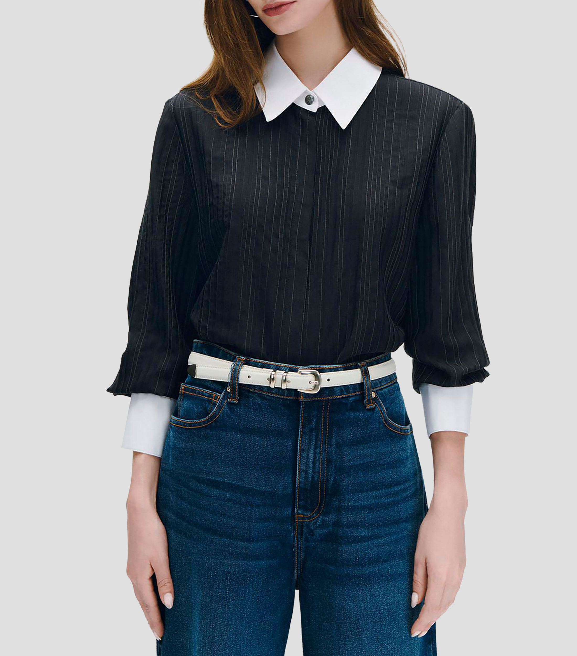 Blusa Camisera Negra Jacquard a Rayas Gis Cuello y Puños En Contraste Mujer