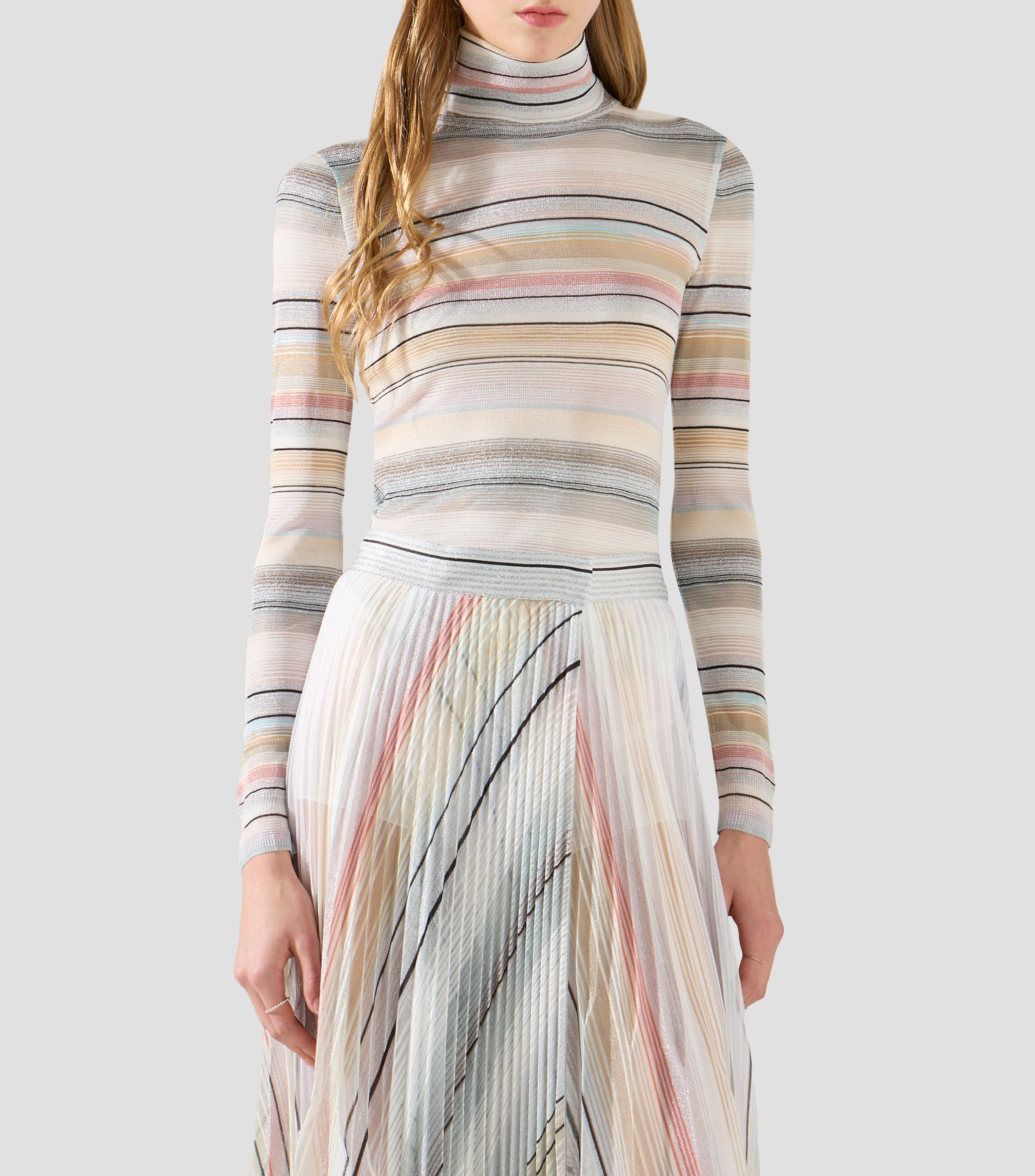 Suéter cuello alto Mujer