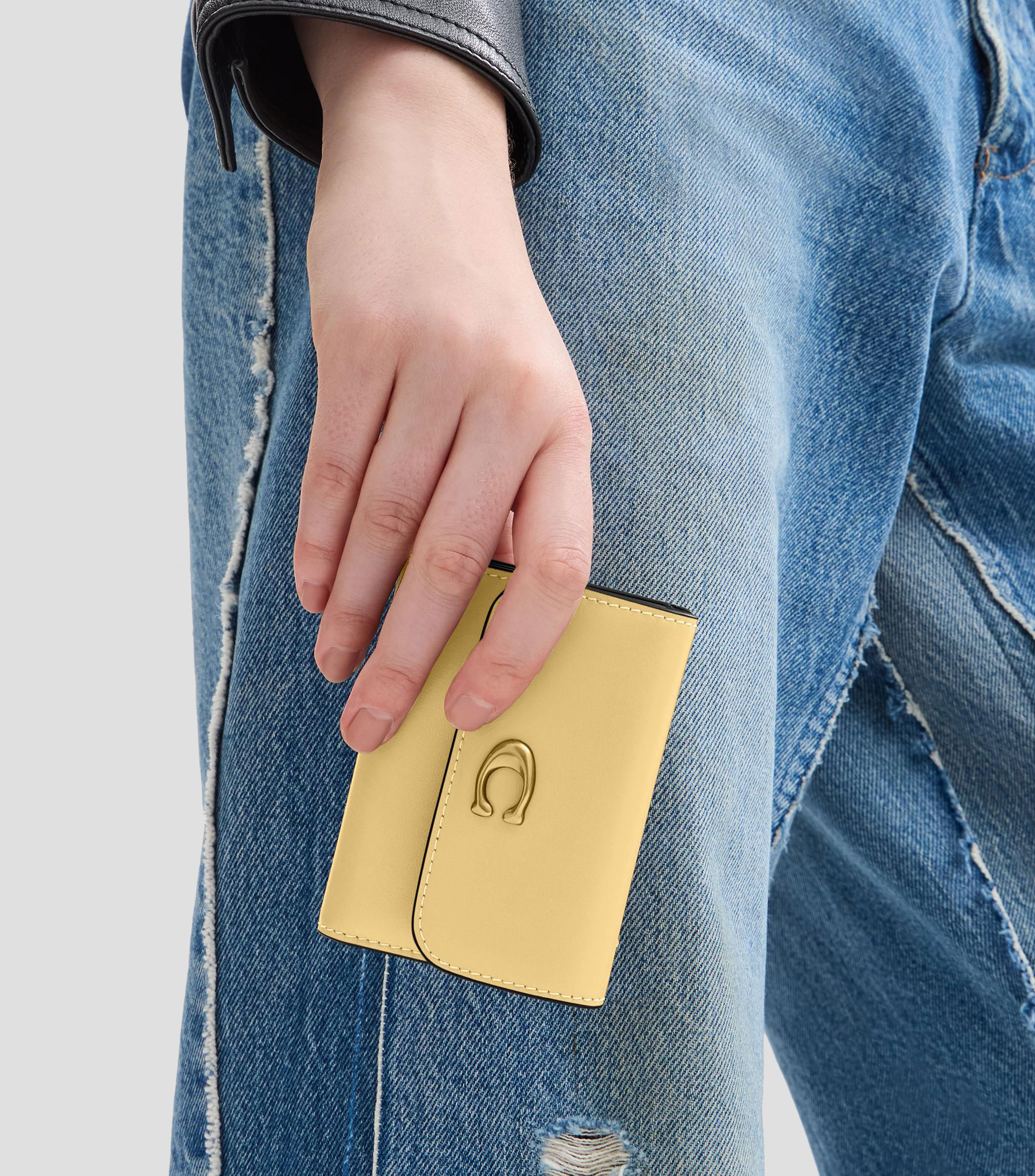 Cartera en cuero Essential lisa Mujer