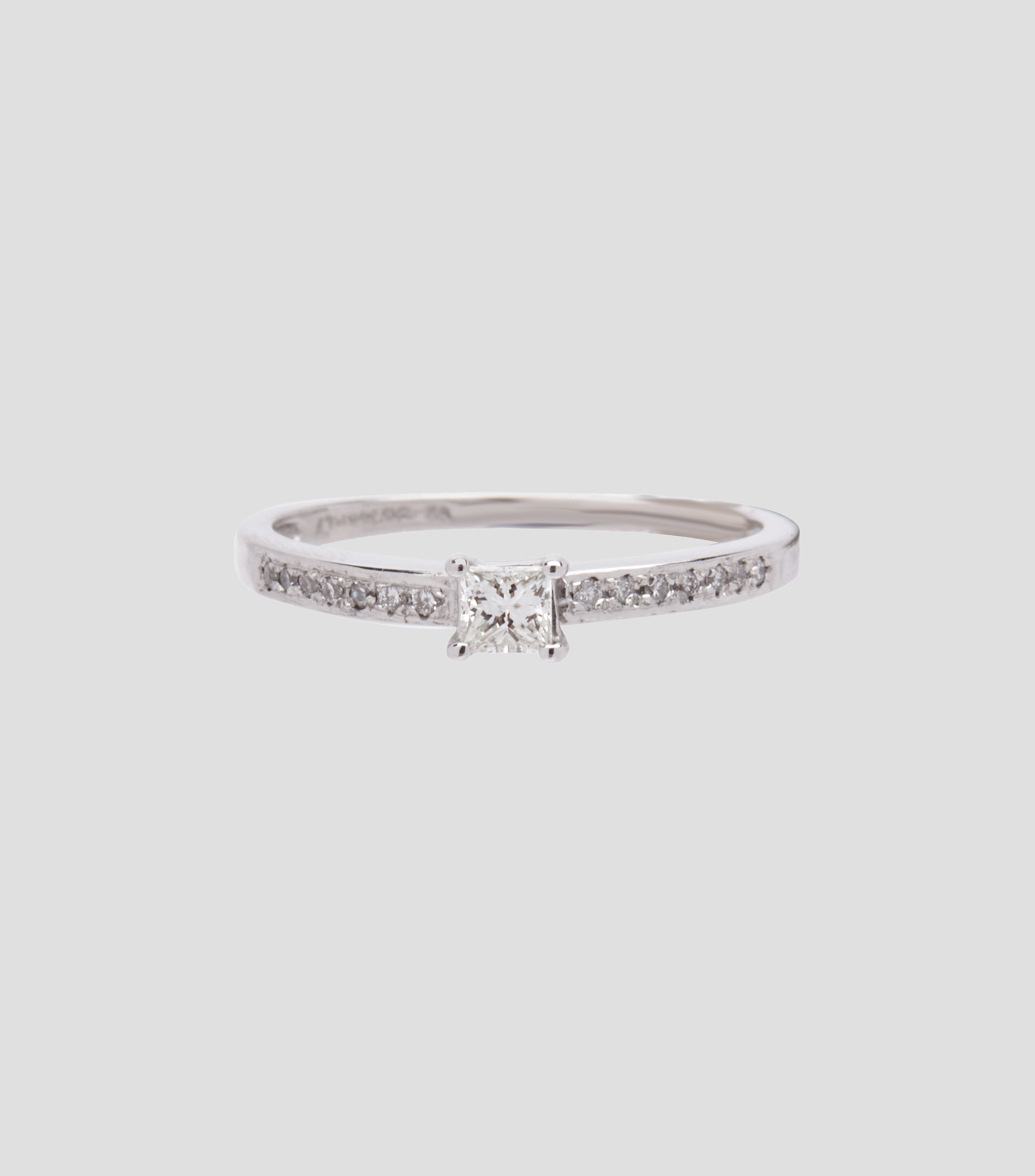 Anillo solitario en oro blanco de 14 kilates Mujer