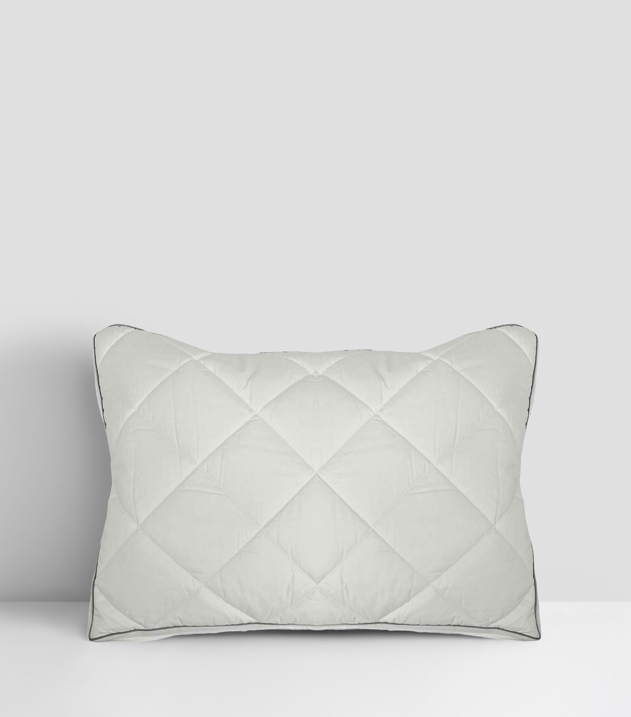 Almohada Estándar Medio Royalty Blanca