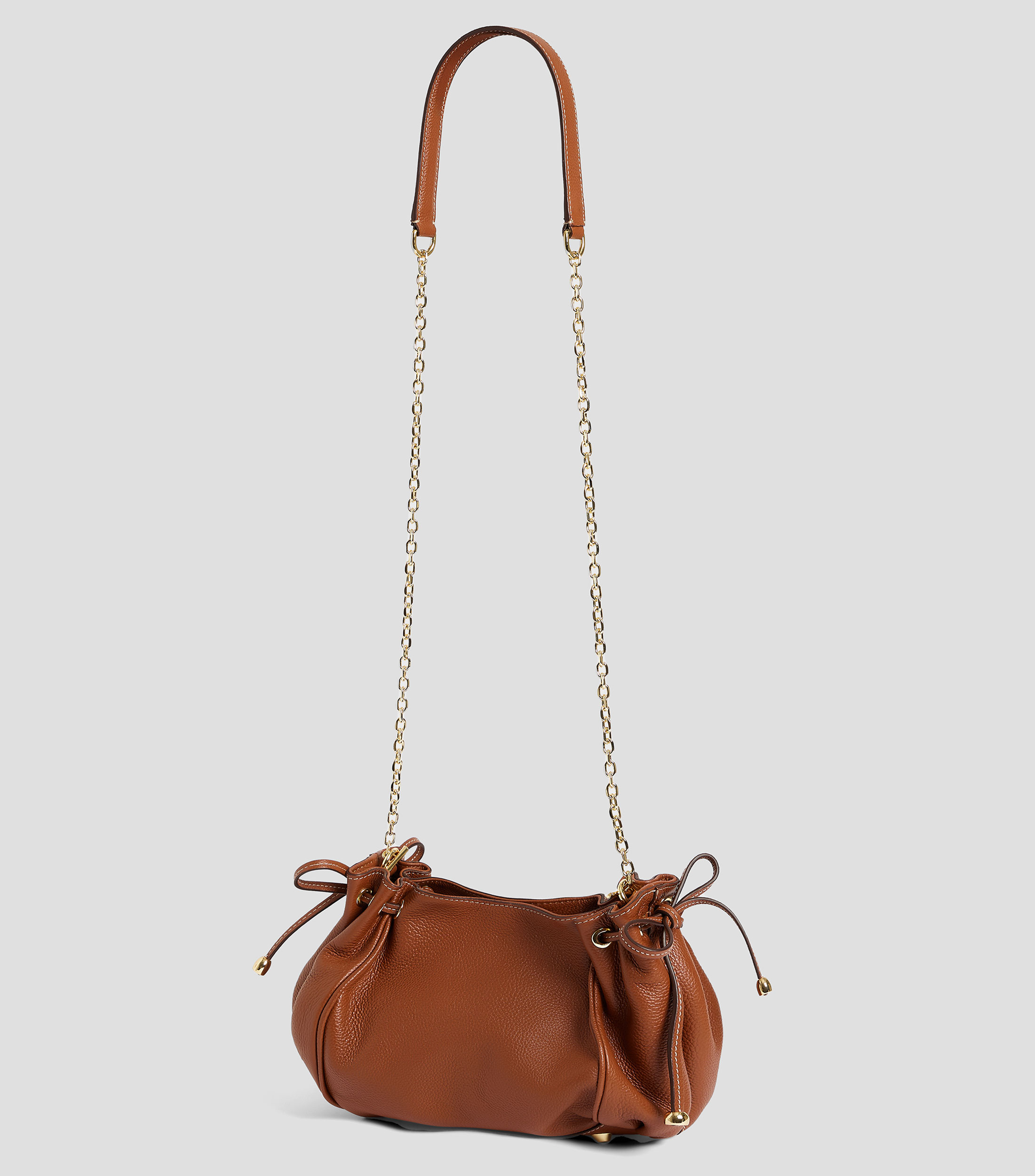 Bolsa crossbody cafe en piel granulada Mujer