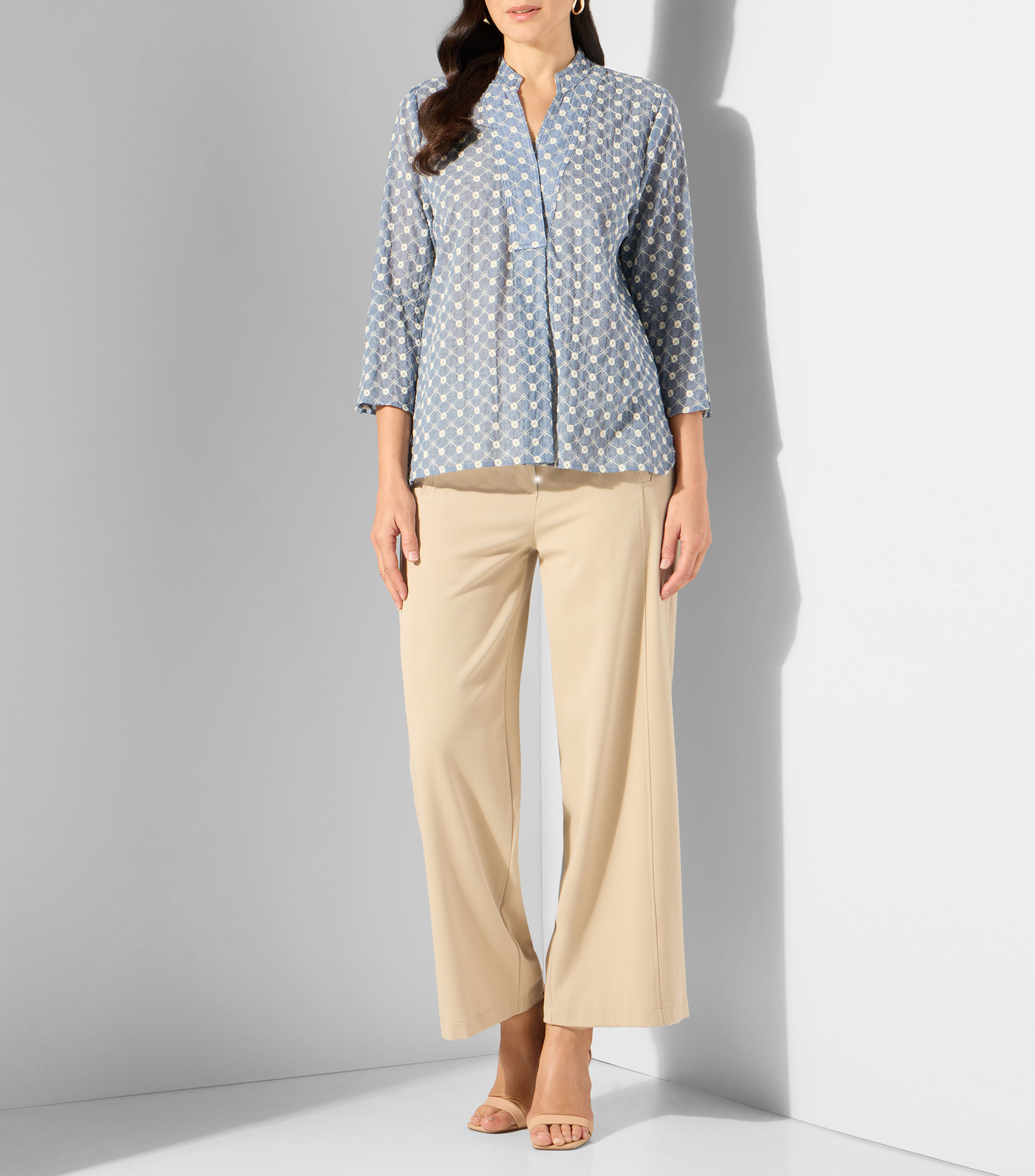 Blusa con bordado y manga larga Mujer