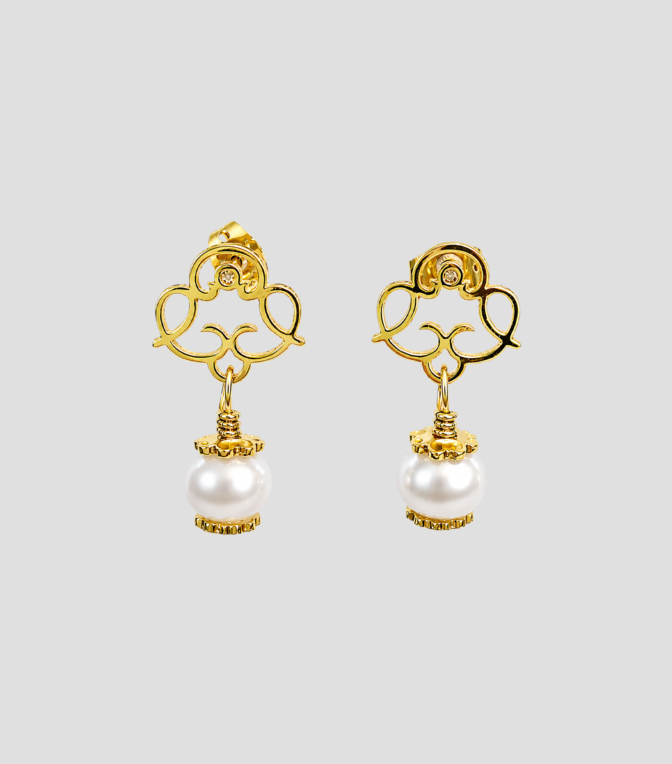 Aretes Símbolo Real en Plata .925 Ofrenda de Amor con perla Mujer