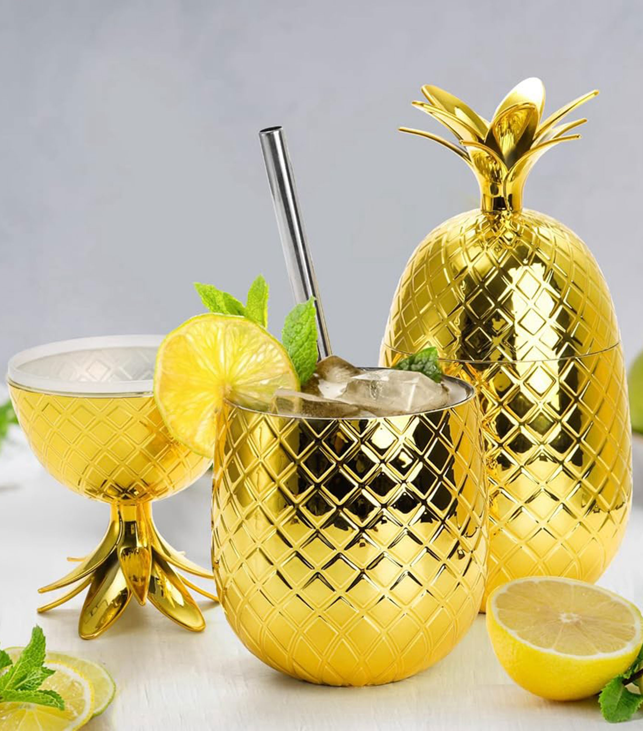Vaso en forma de piña en metal