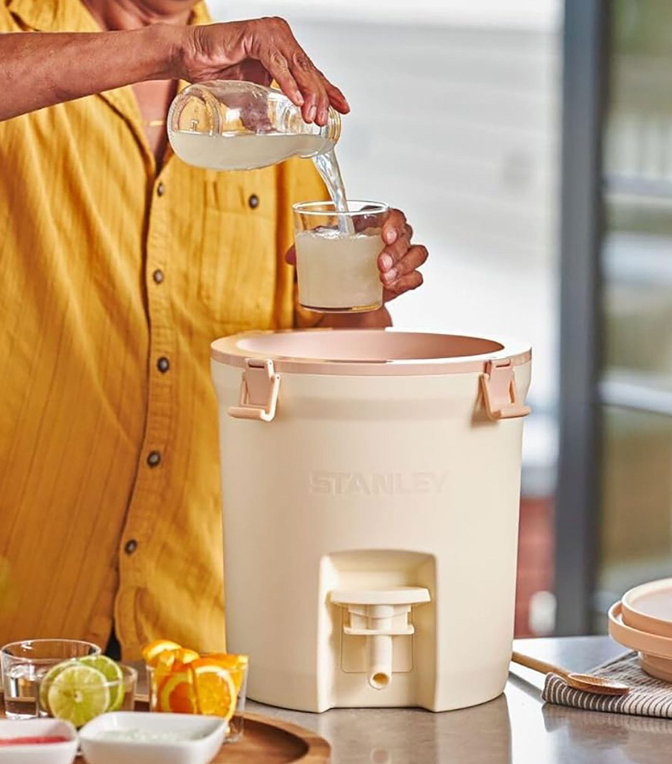Dispensador de agua Stanley Cream Plástico, 7.5 L