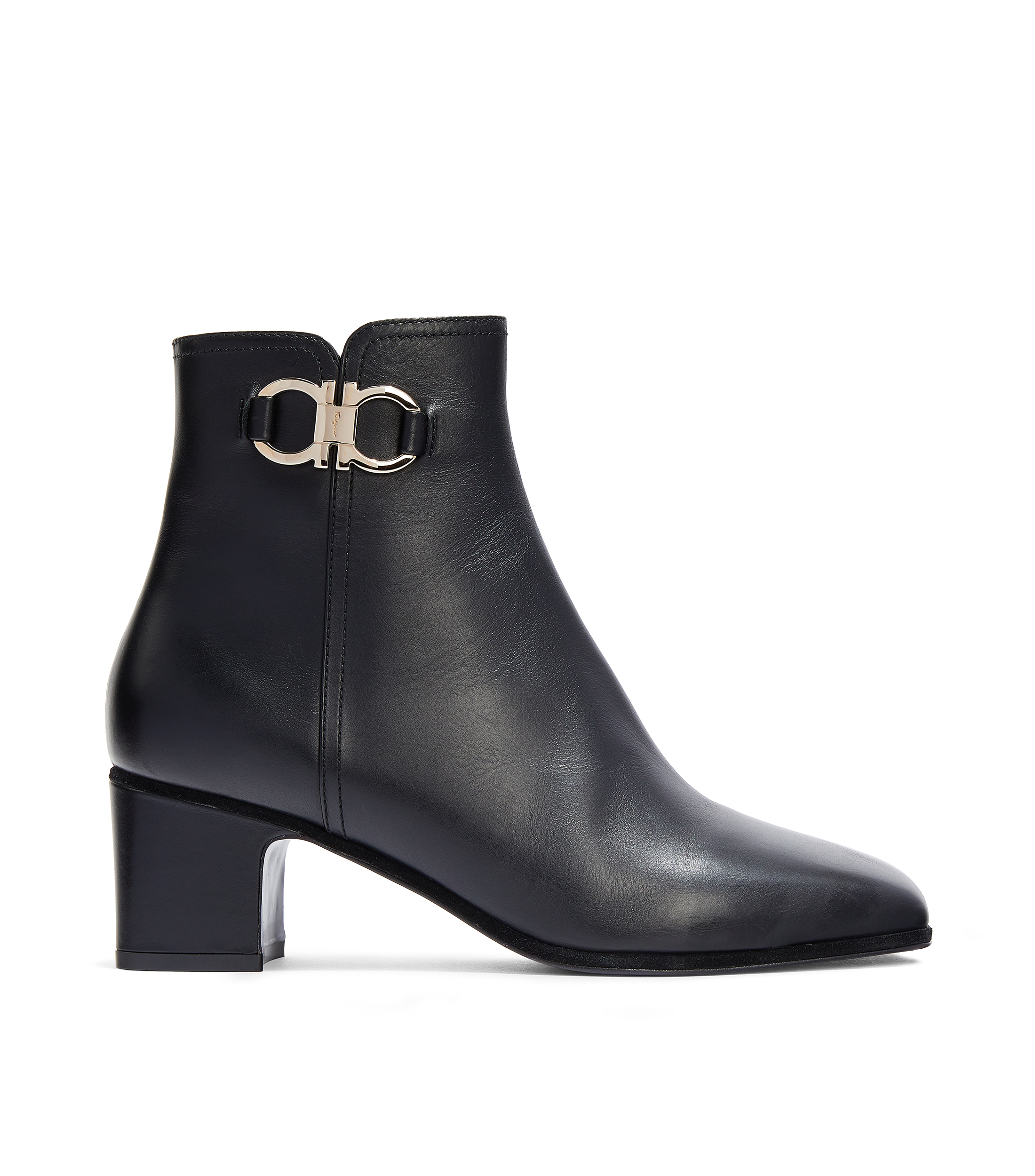 Salvatore Ferragamo Botines con tacón bajo Mujer - El Palacio de Hierro