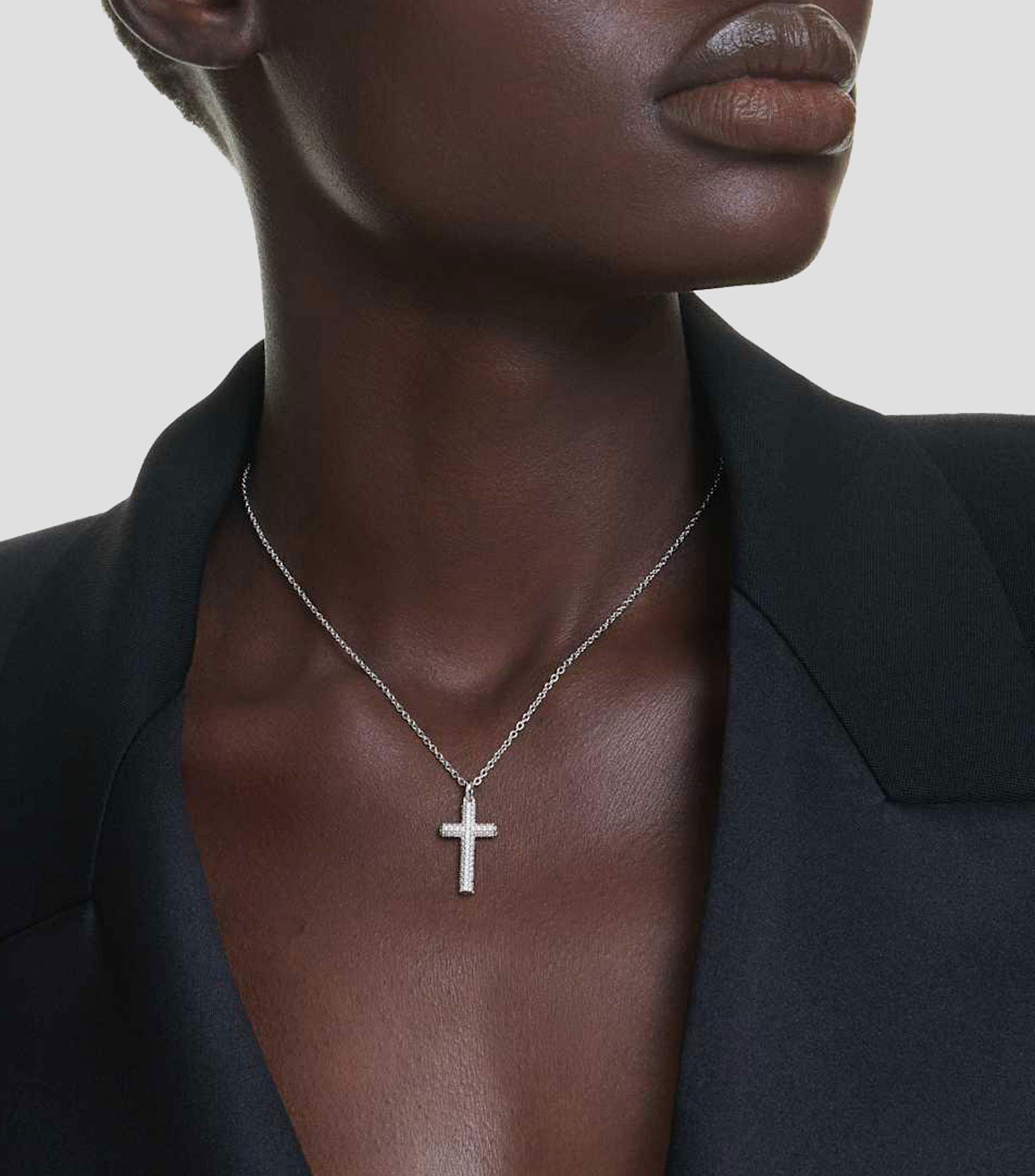 Collar con dije de cruz Insigne Mujer