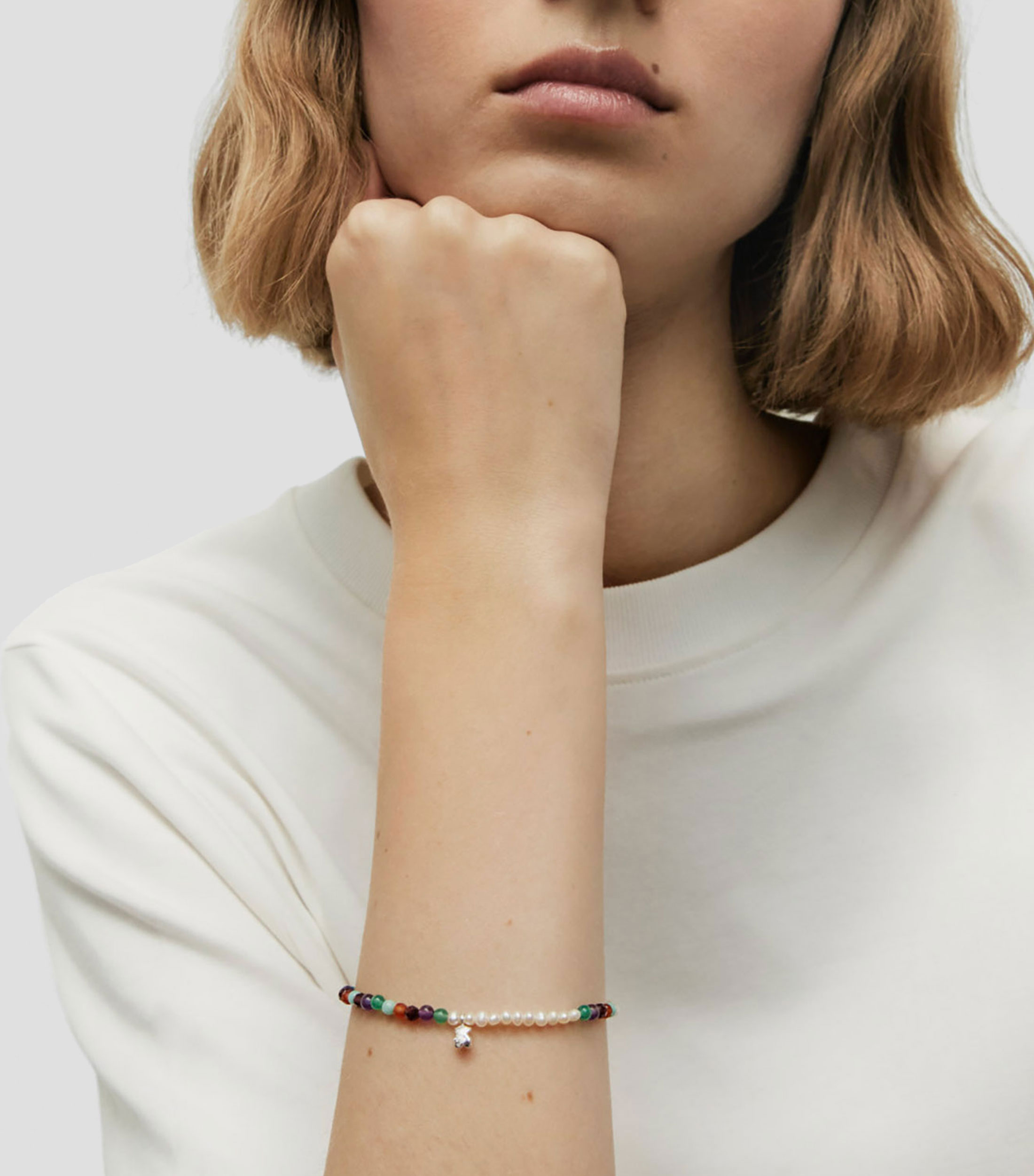 Pulsera elástica con perlas cultivadas, pedrería y oso colgante Mujer