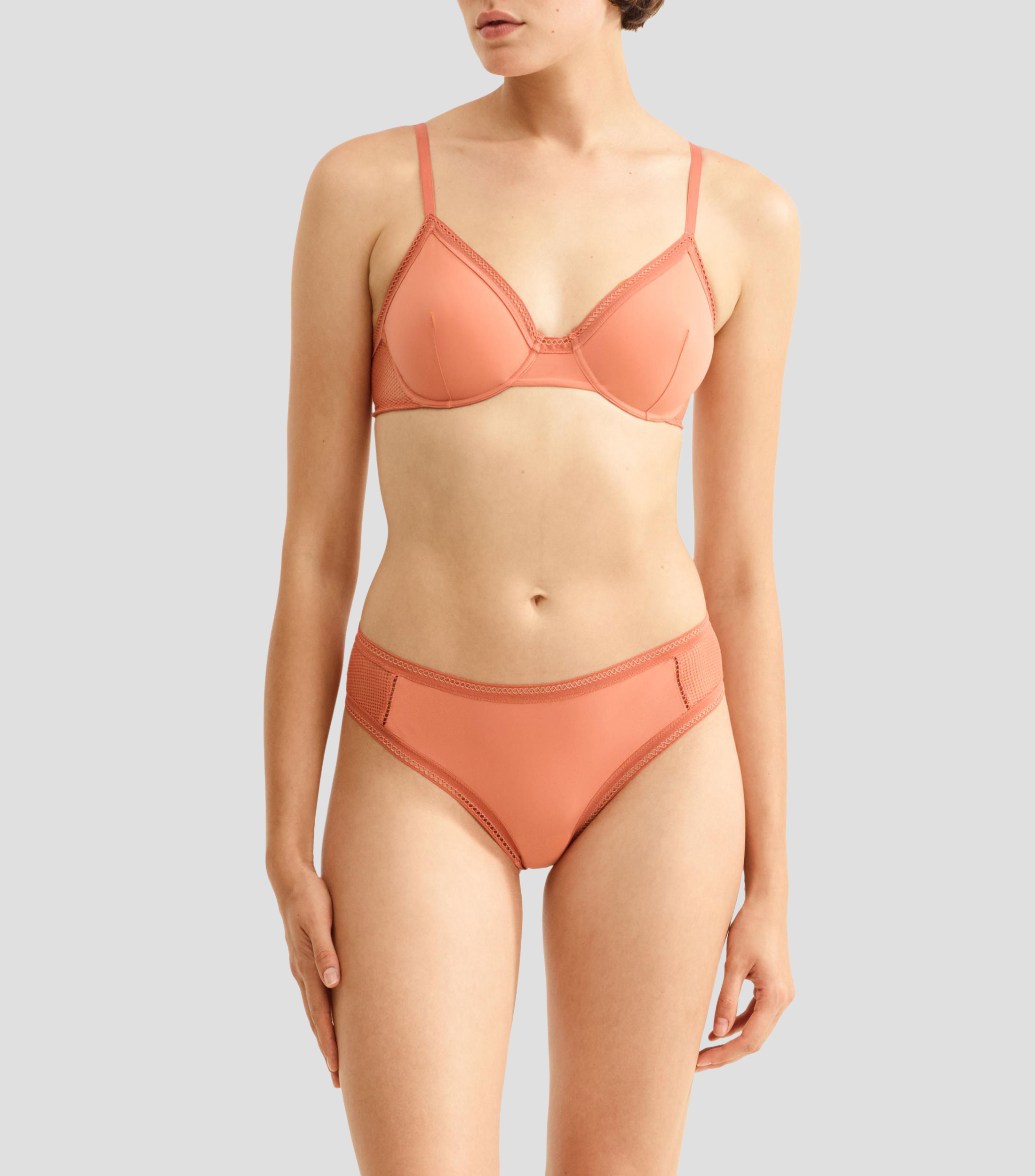 Tanga lisa Evanescent Mujer
