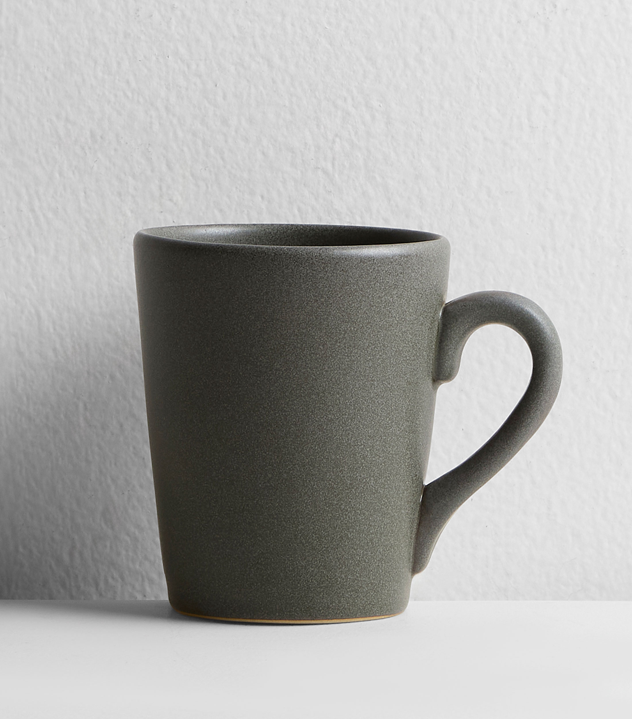 Taza verde militar en cerámica