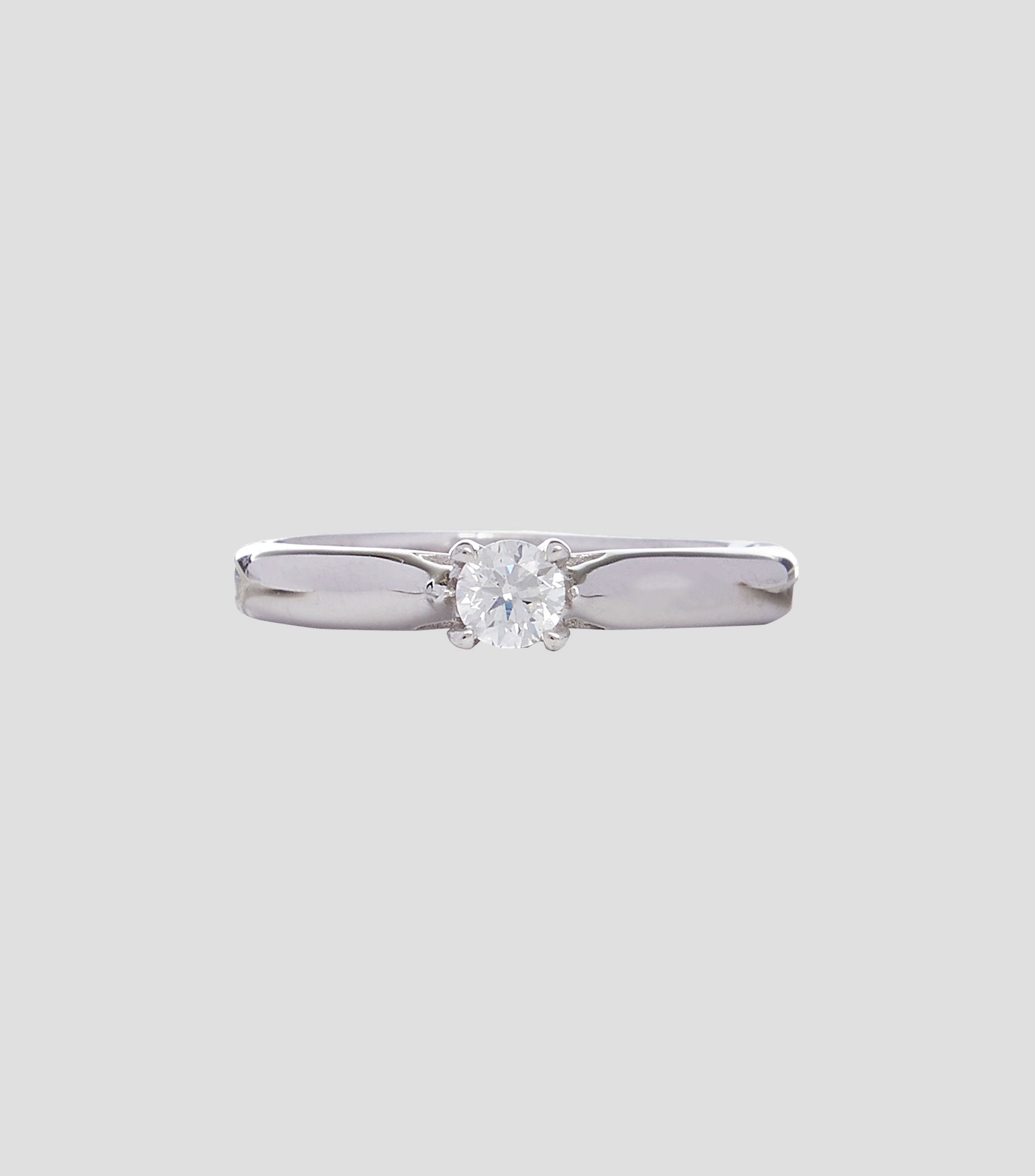 Anillo Solitario en oro blanco 14 Kts con brillante Mujer
