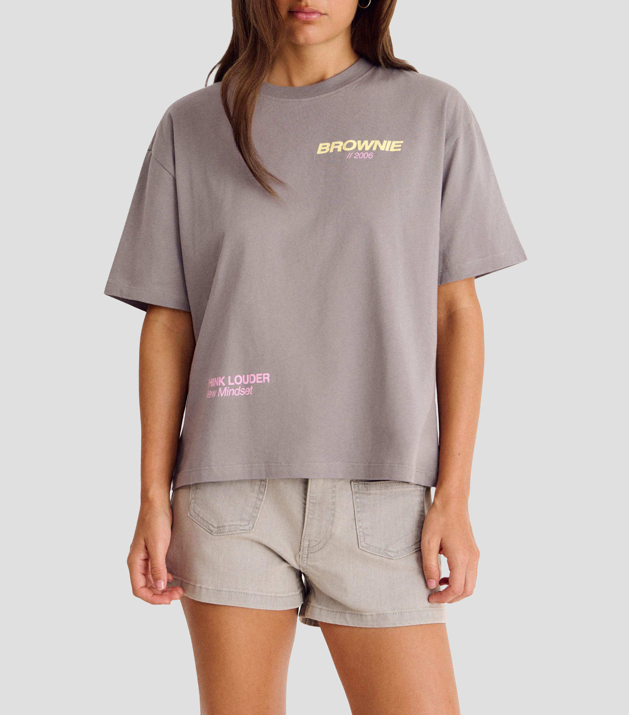 Playera cuello redondo manga corta lisa con detalles estampados Mujer