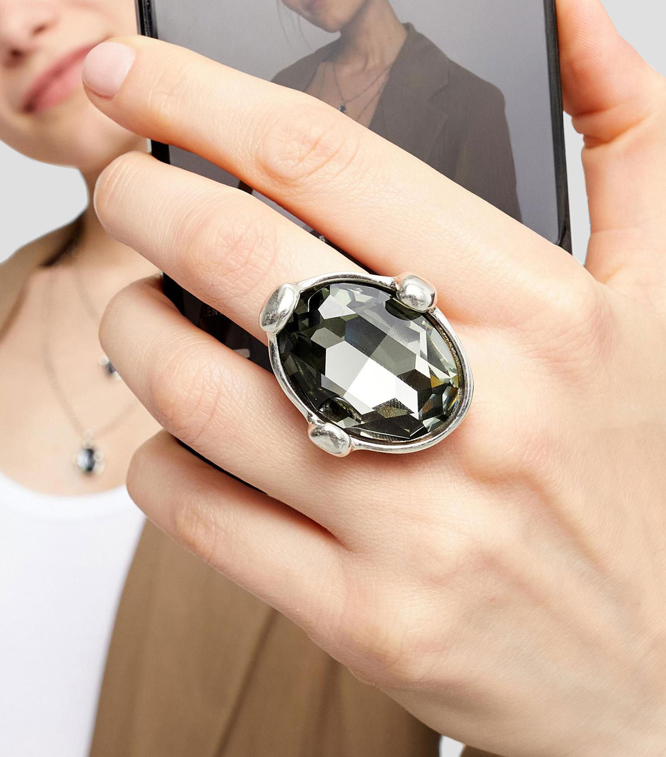 Anillo con cristal gris Mujer