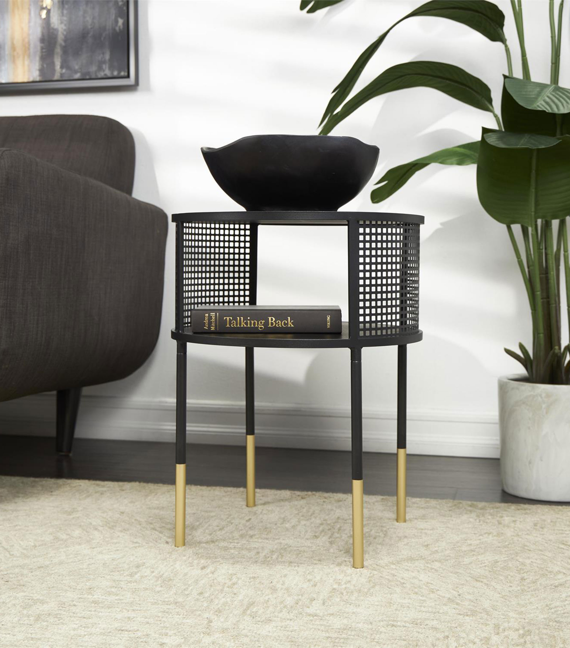 Mesa lateral con rejillas