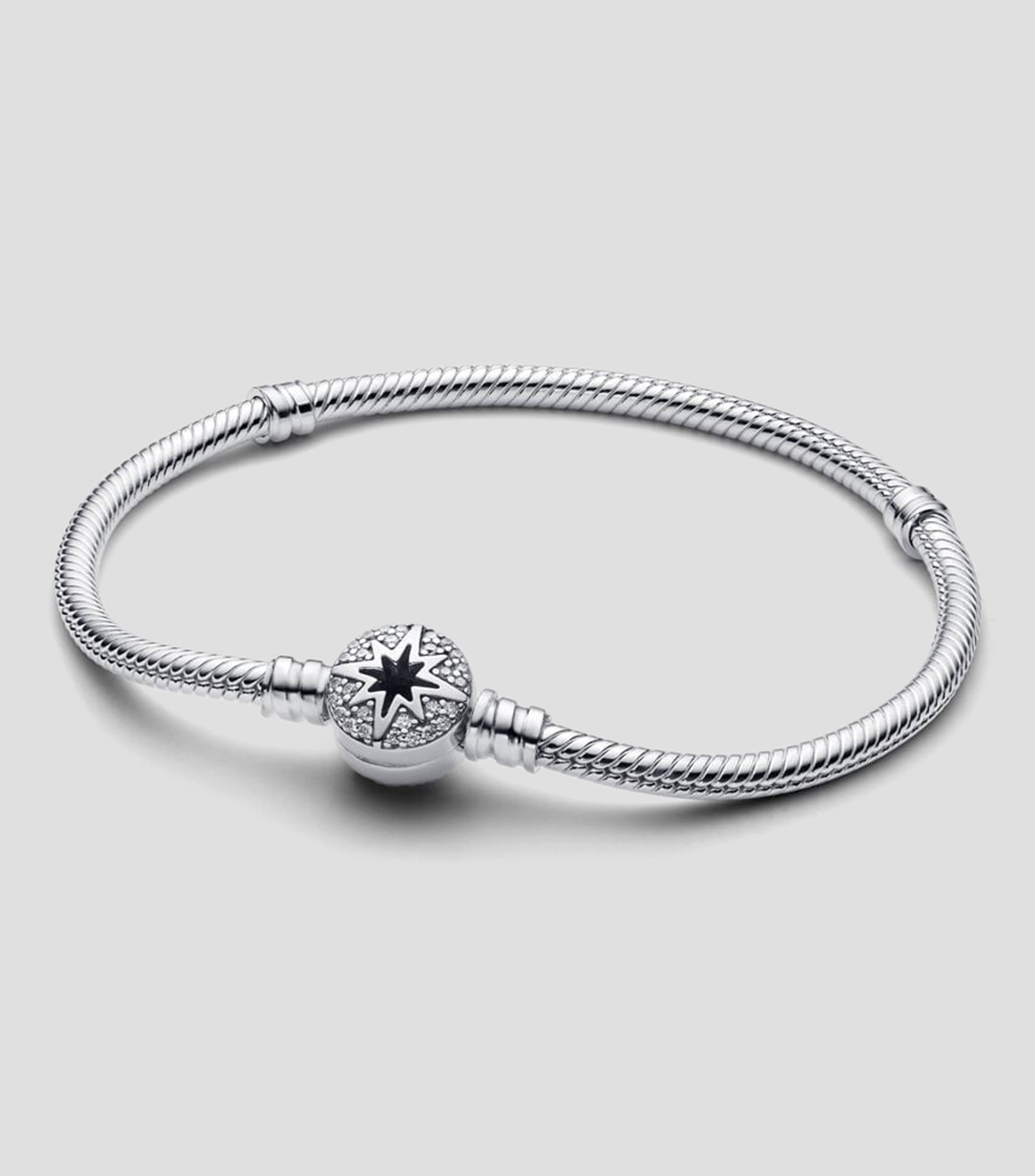 Brazalete en plata Pandora Moments Mujer