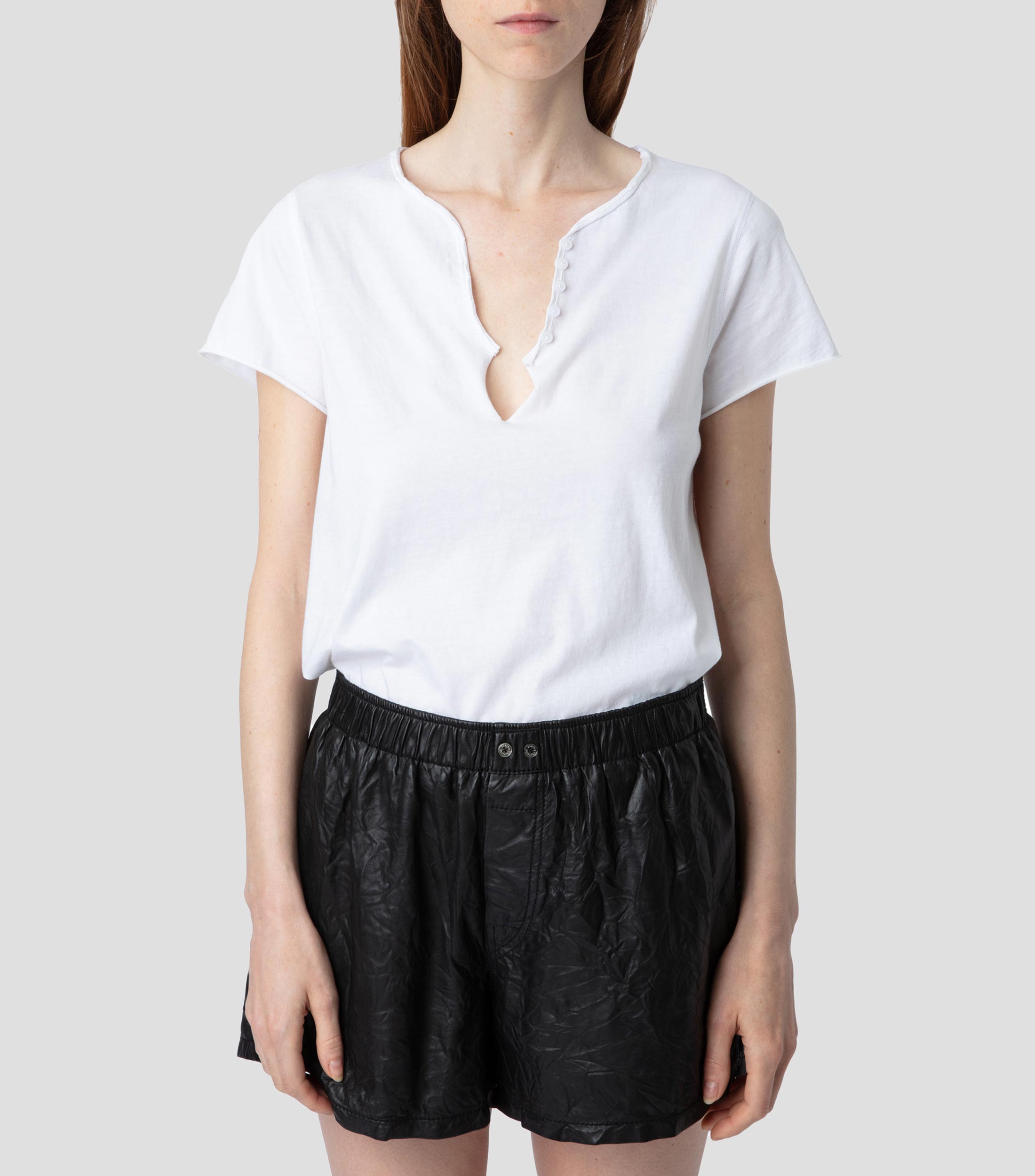 Playera cuello V manga corta Mujer