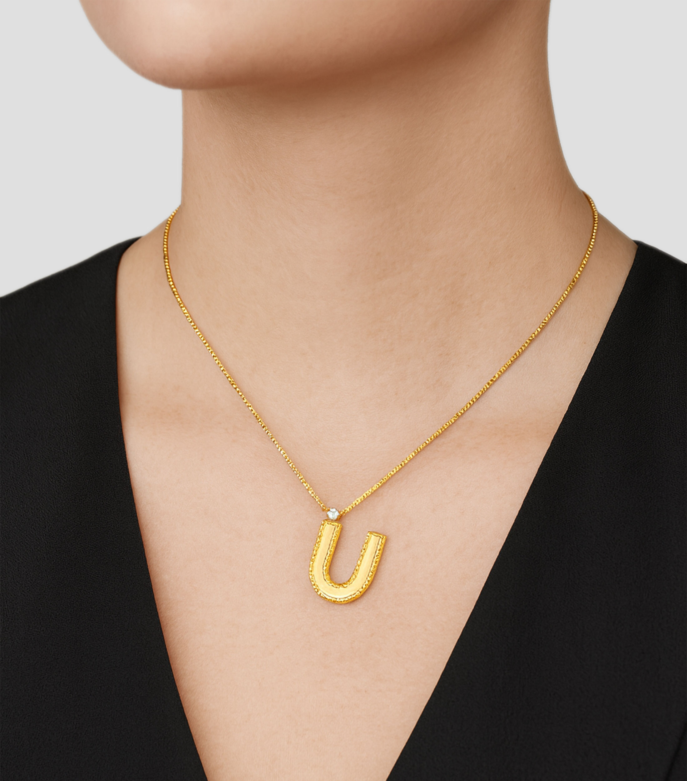 Collar en oro amarillo 18 Kilates letra U con diamante Mujer
