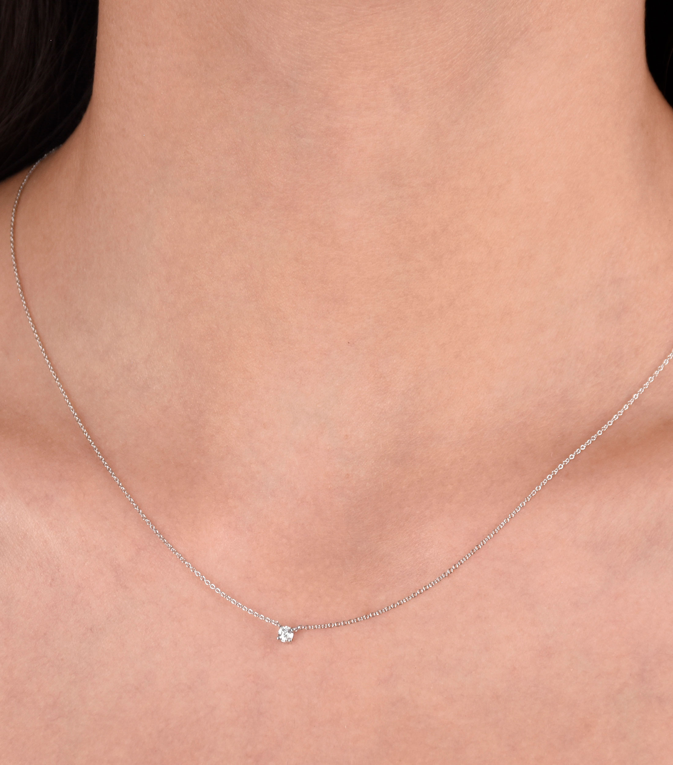 Gargantilla en oro blanco de 18 kilates con diamante Mujer