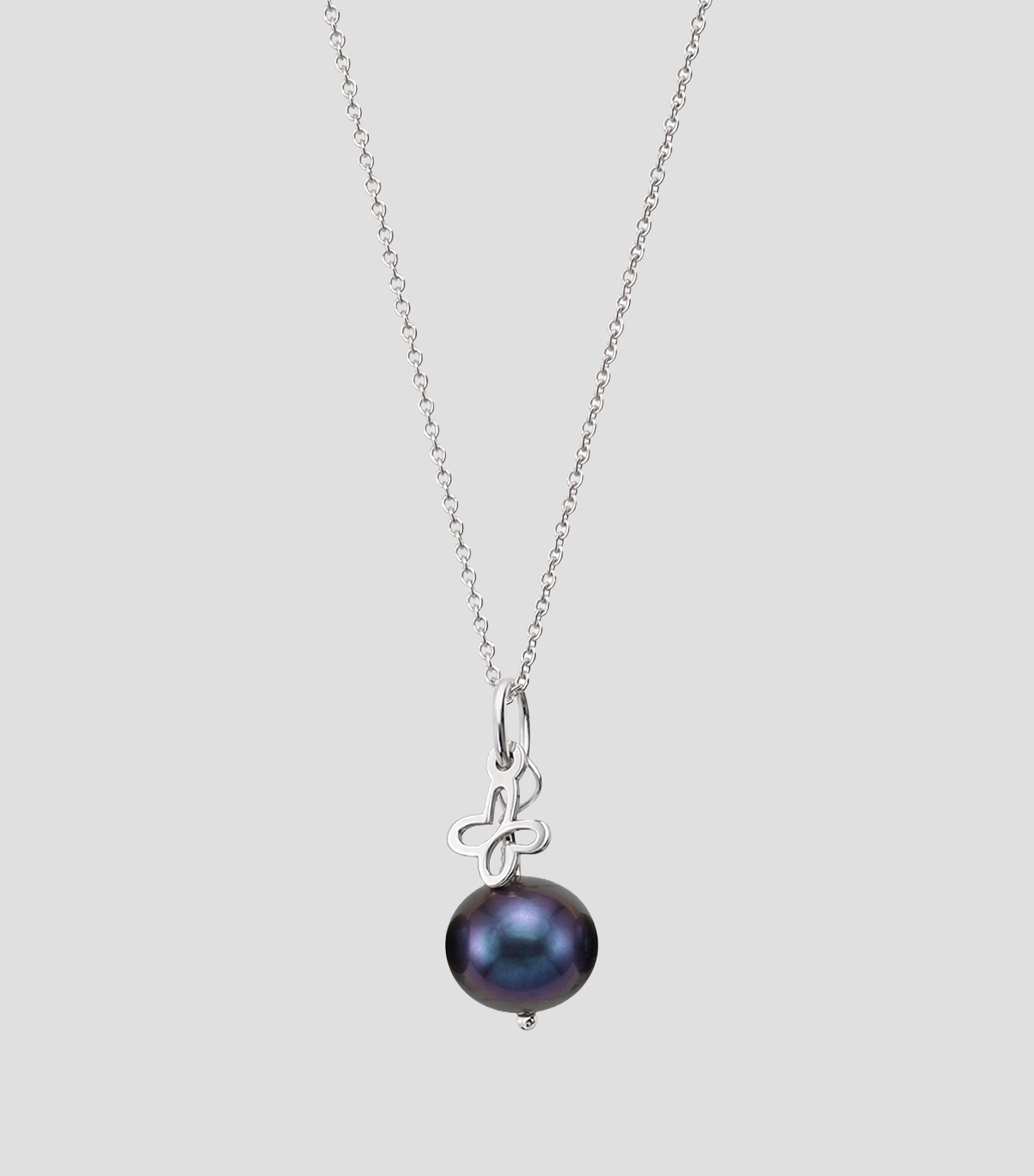 Dije Mariposa en Plata .925 con Perla Mujer
