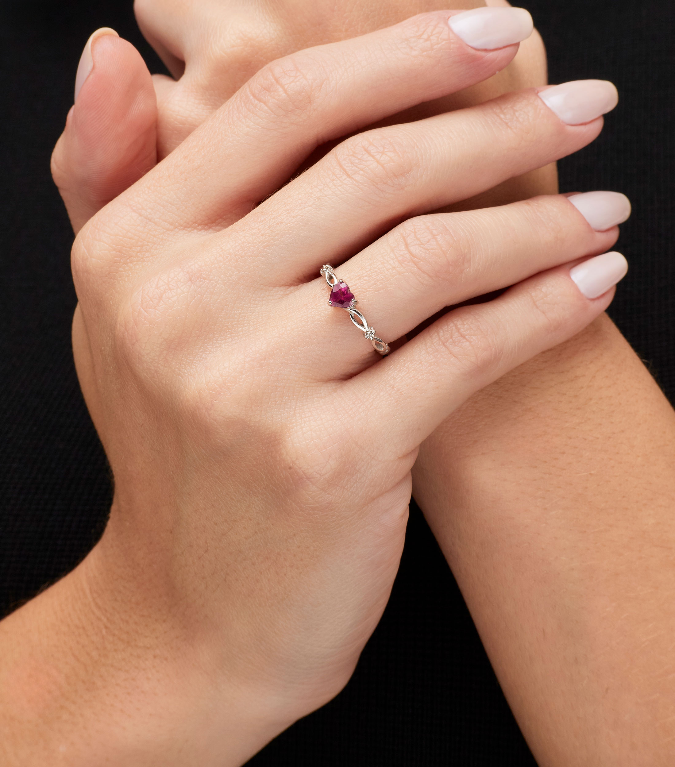 Anillo solitario en oro blanco de 14 kilates con turmalina Mujer