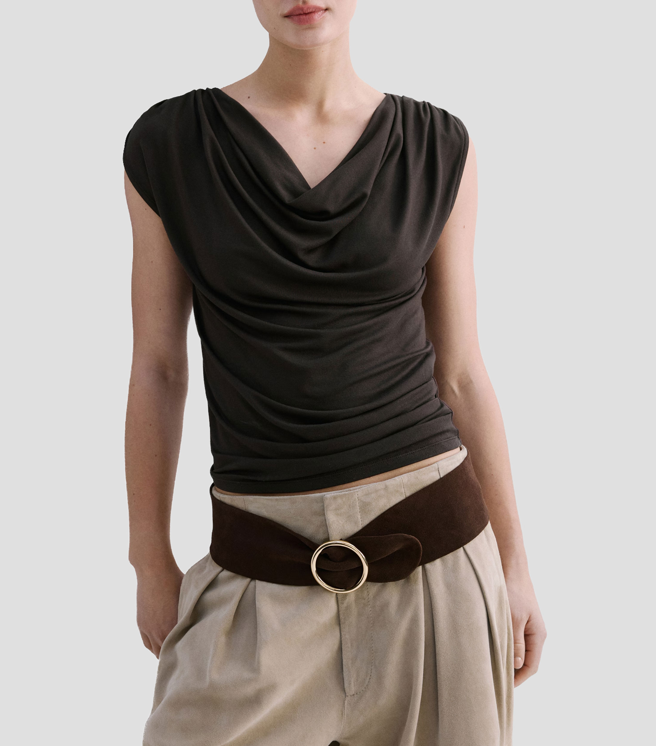 Playera cuello V sin mangas lisa Mujer