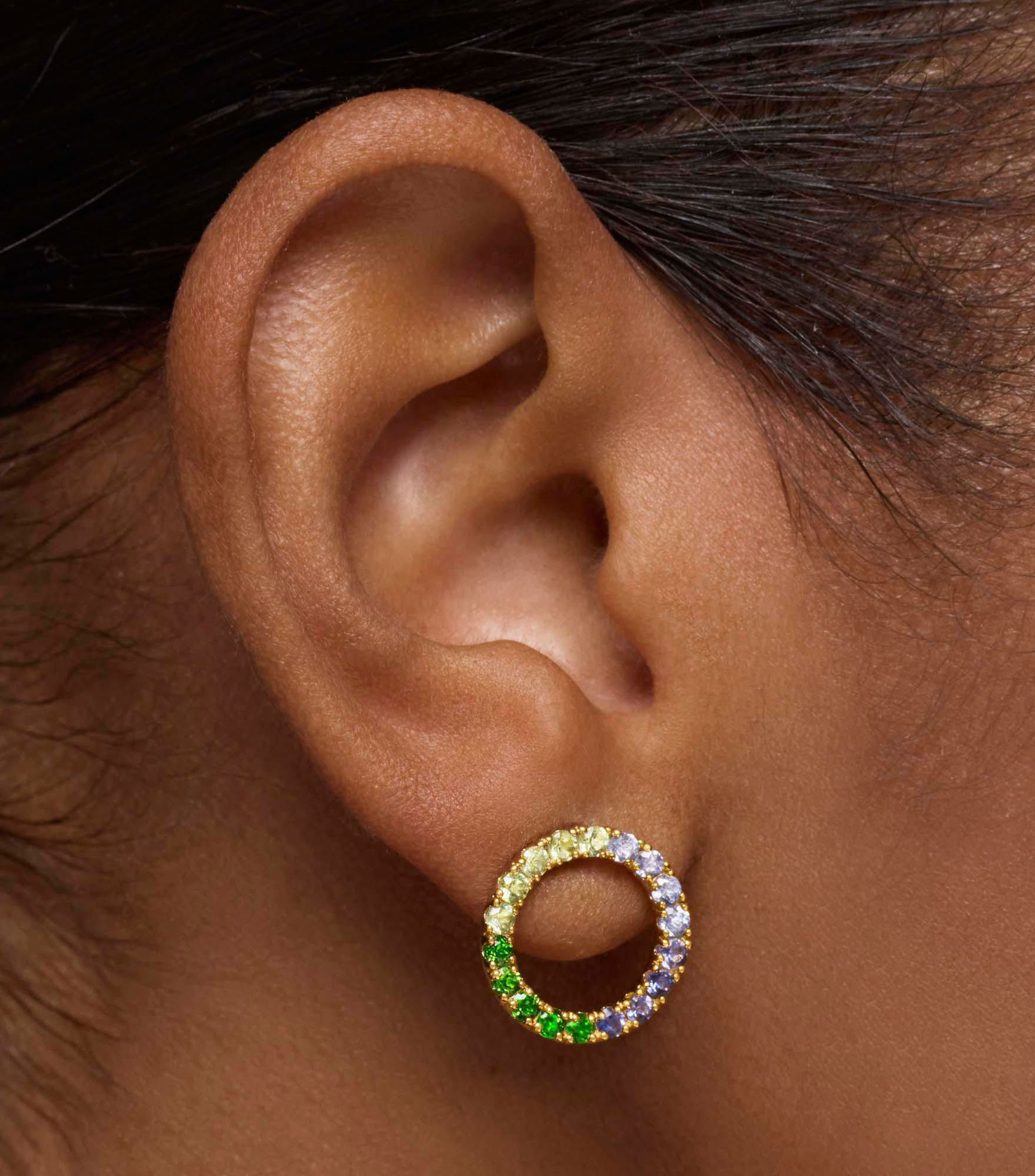 Aretes en plata con baño de oro de 18 kilates Straight con gemas facetadas Mujer