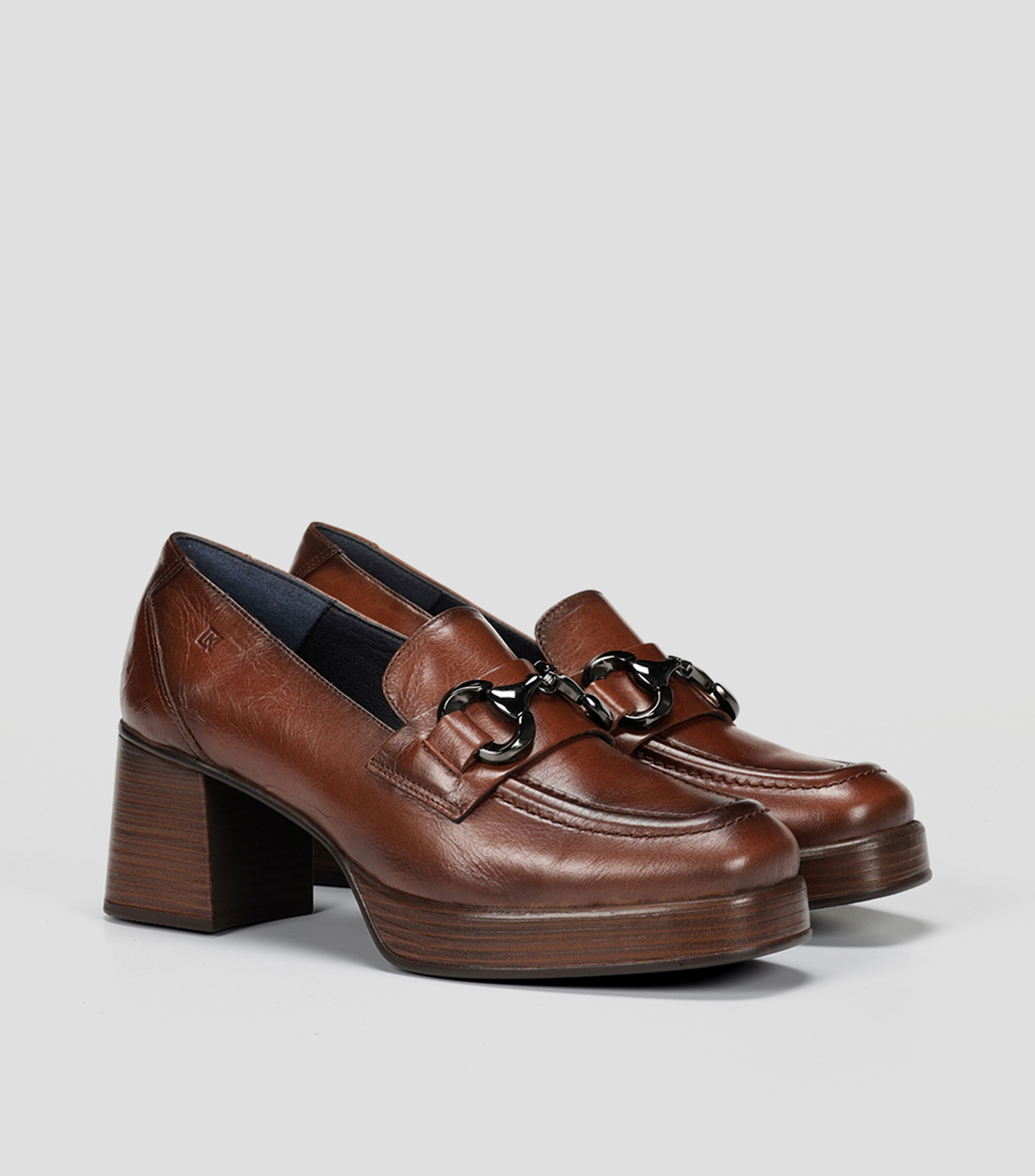 Mocasines Cristel en piel con tacón ancho de 5 cm y herraje Mujer