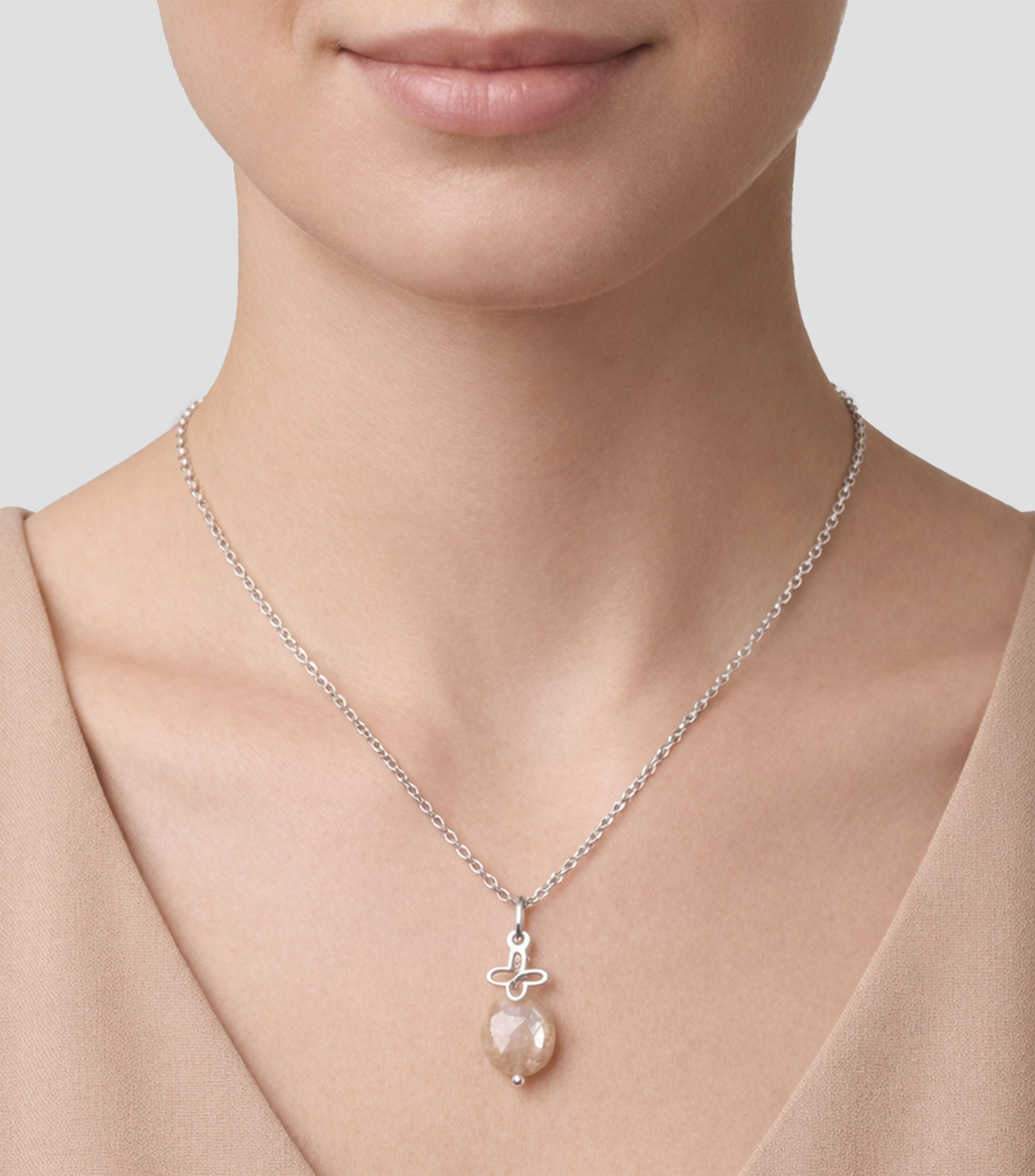 Dije mariposa mini en Plata .925 con piedra de luna Mujer