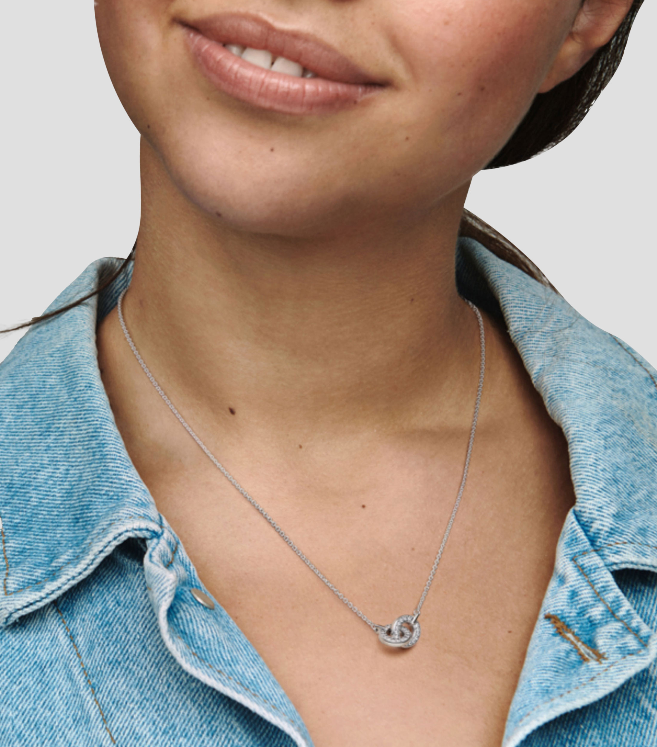 Collar en plata con doble dije circular Mujer