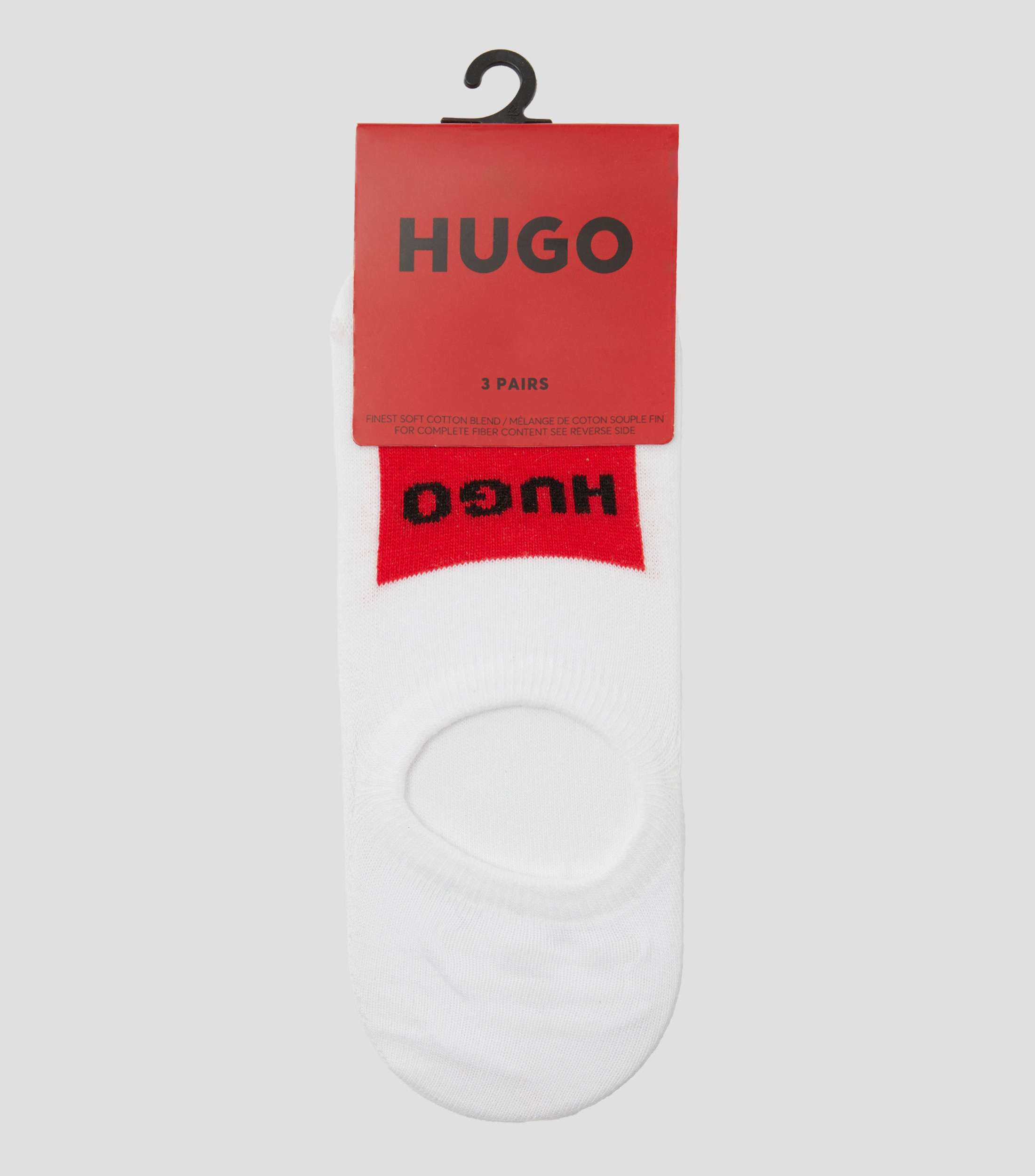 Un Set de tres pares de calcetines invisibles con etiquetas con logo rojas Hombre