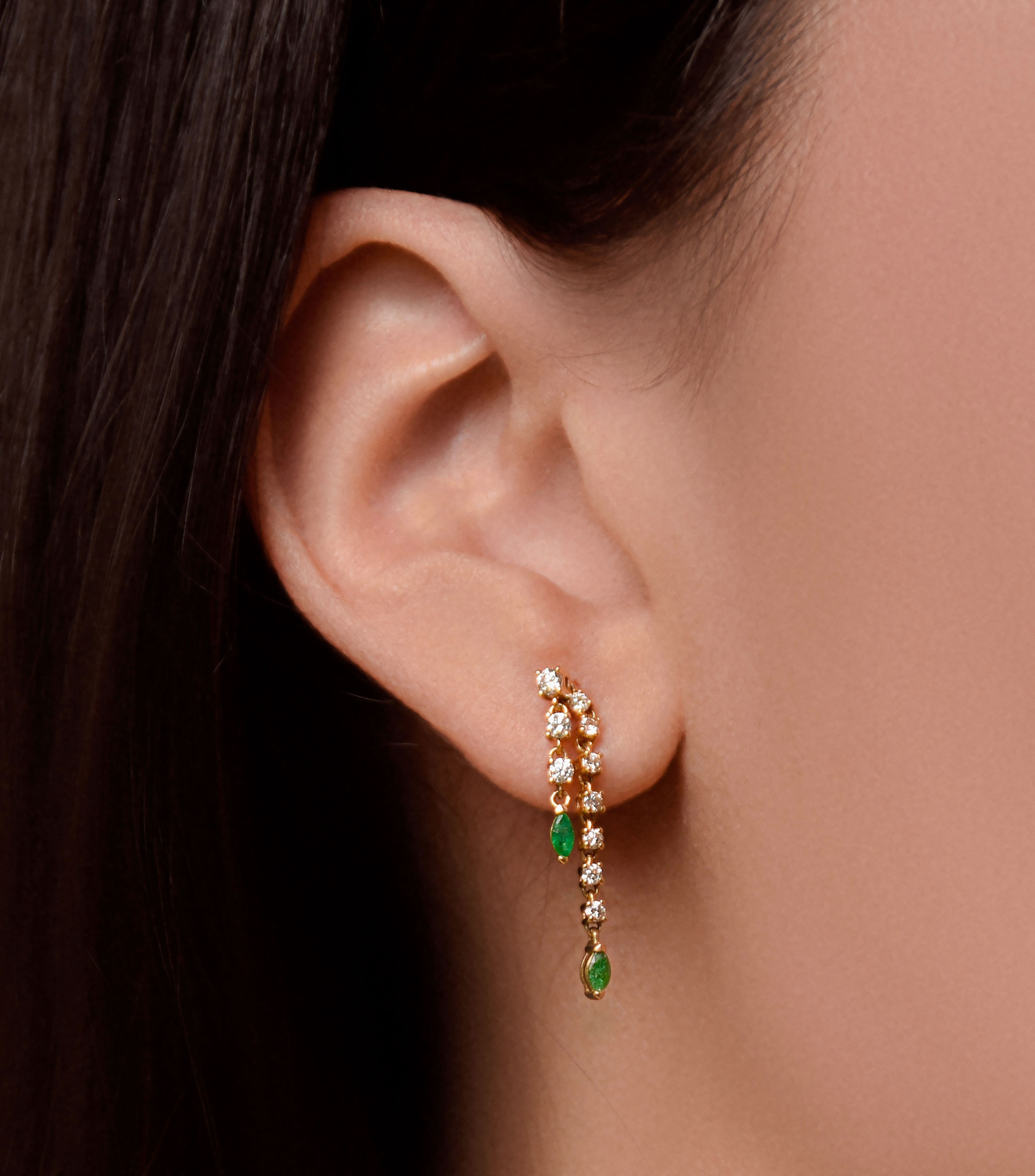 Aretes en oro amarillo de 14 kilates con esmeraldas y diamantes Mujer