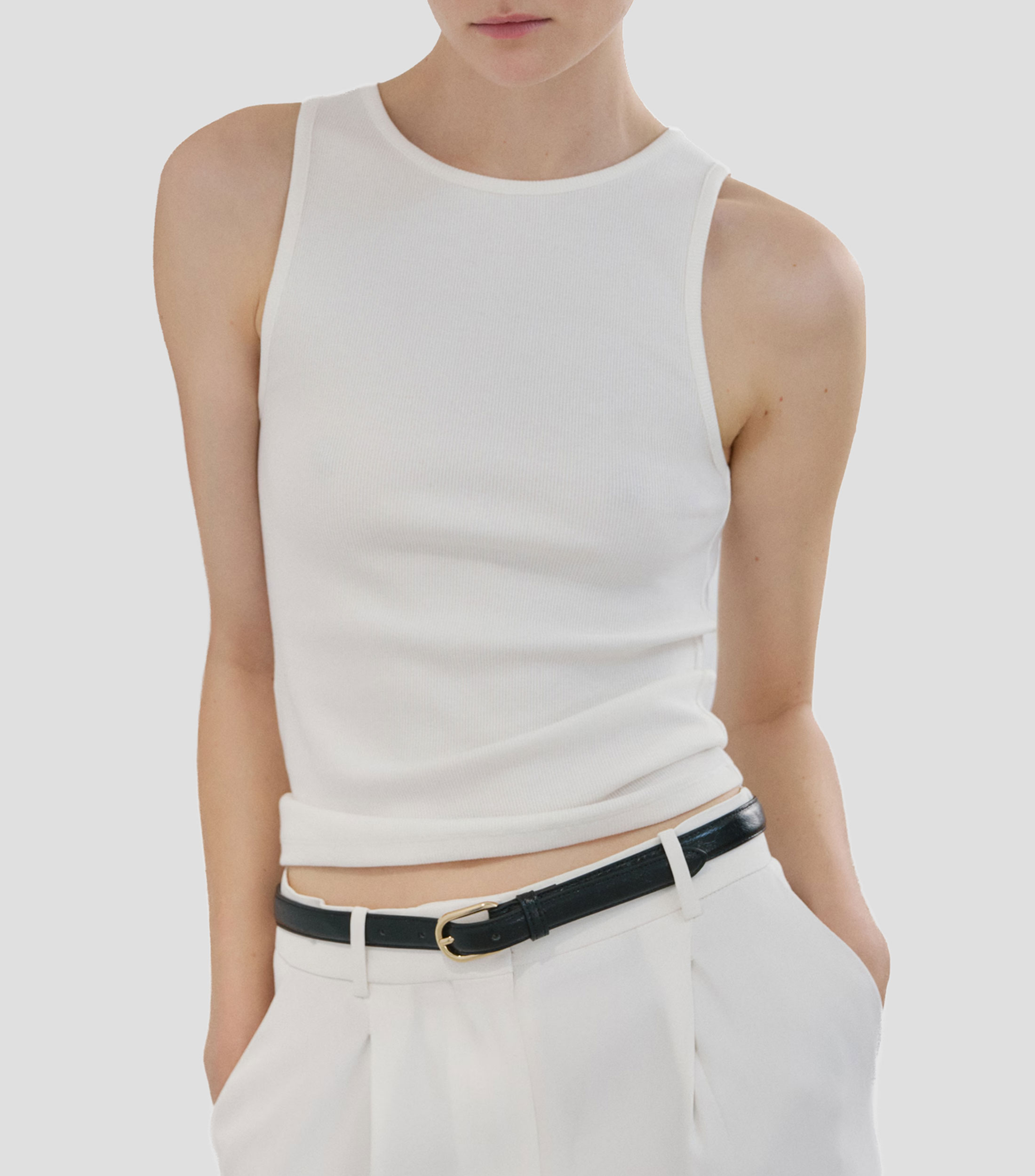Playera cuello redondo sin mangas lisa Mujer