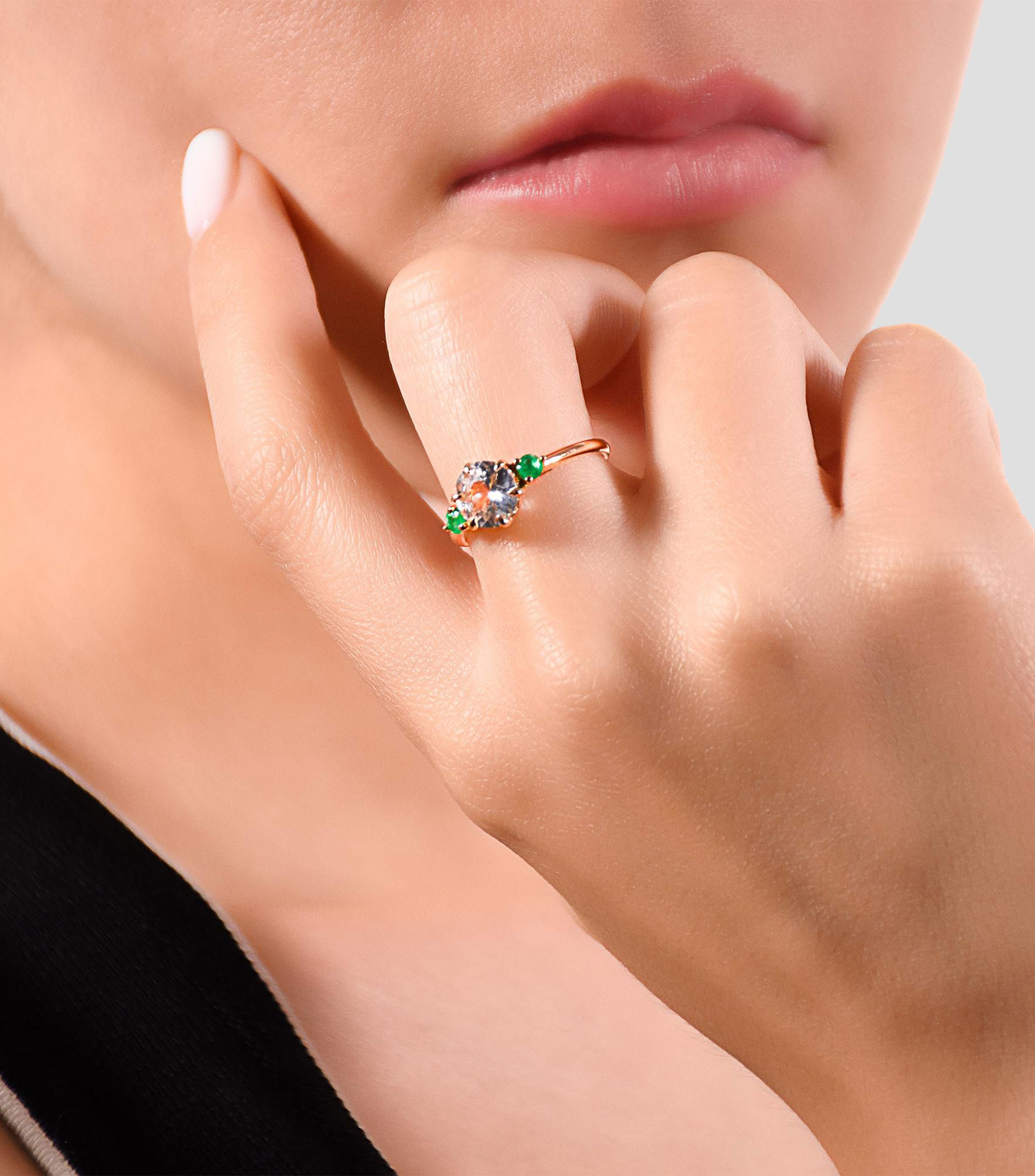 Anillo en Oro amarillo de 18 Kilates con topacio y esmeralda Mujer