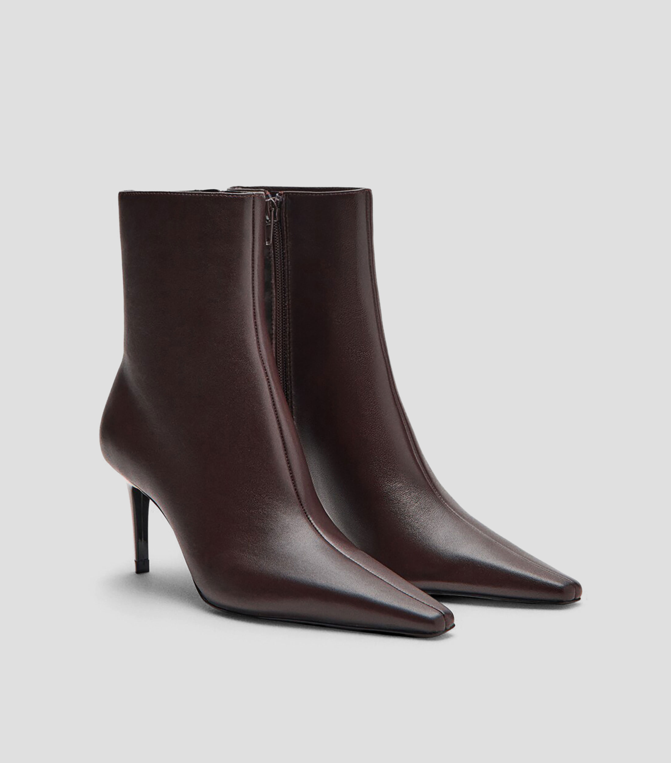 Botines casuales en piel con tacón medio de aguja Mujer