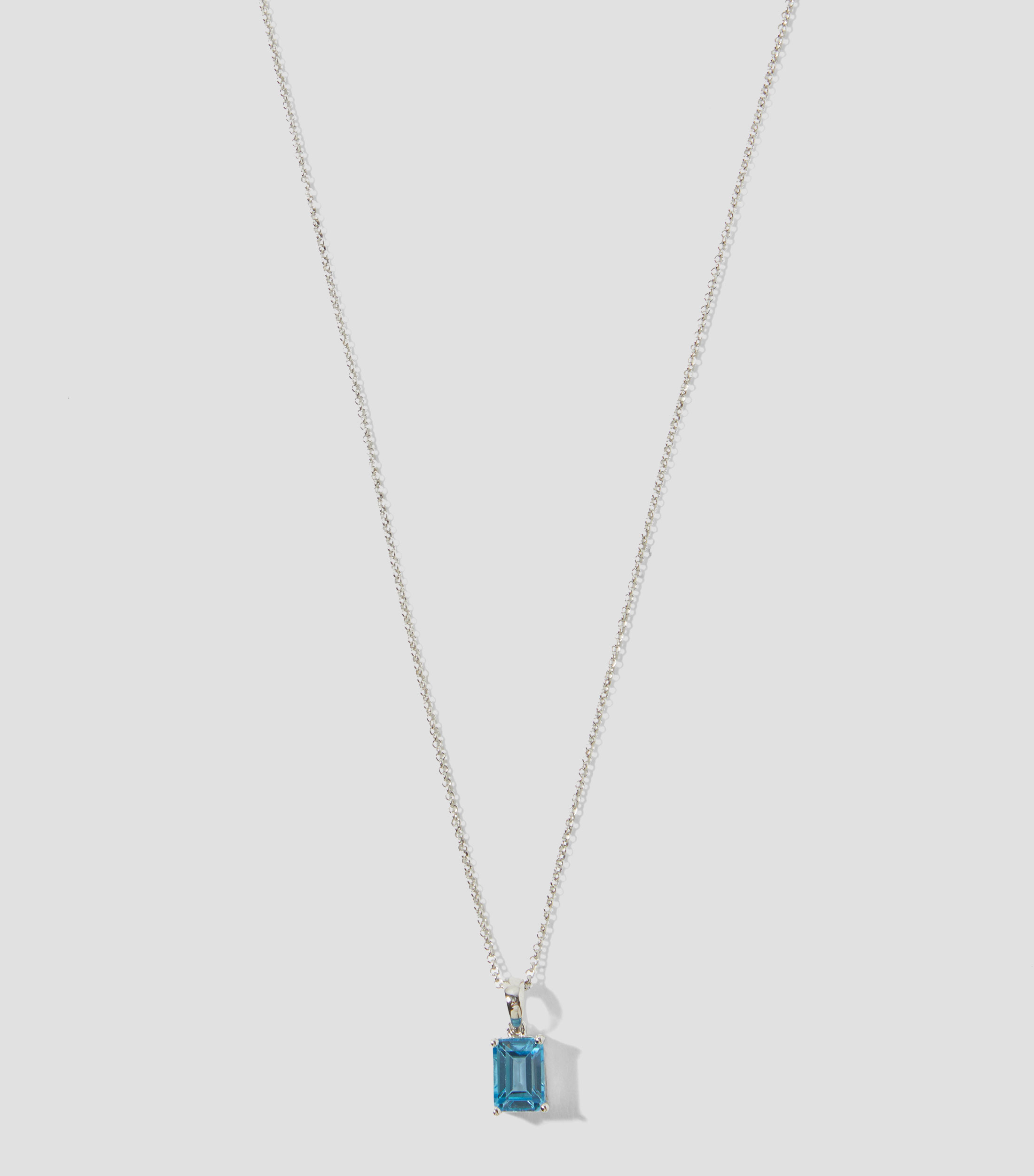 Dije con cadena en oro blanco de 14 kilates con topacio Mujer