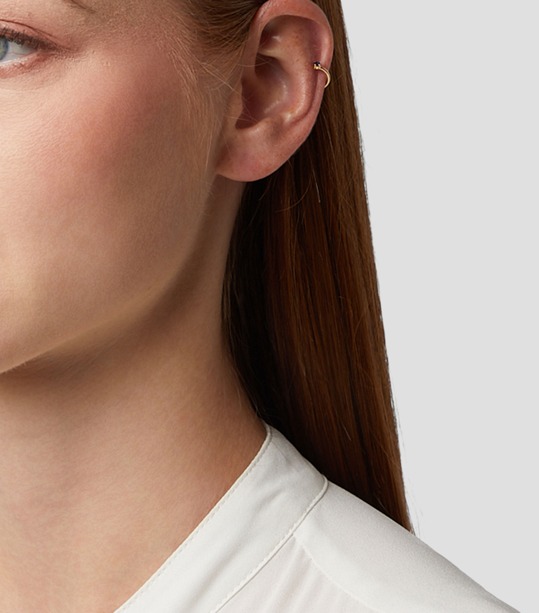 Aretes en Oro amarillo de 18 kilates con zafiro Mujer