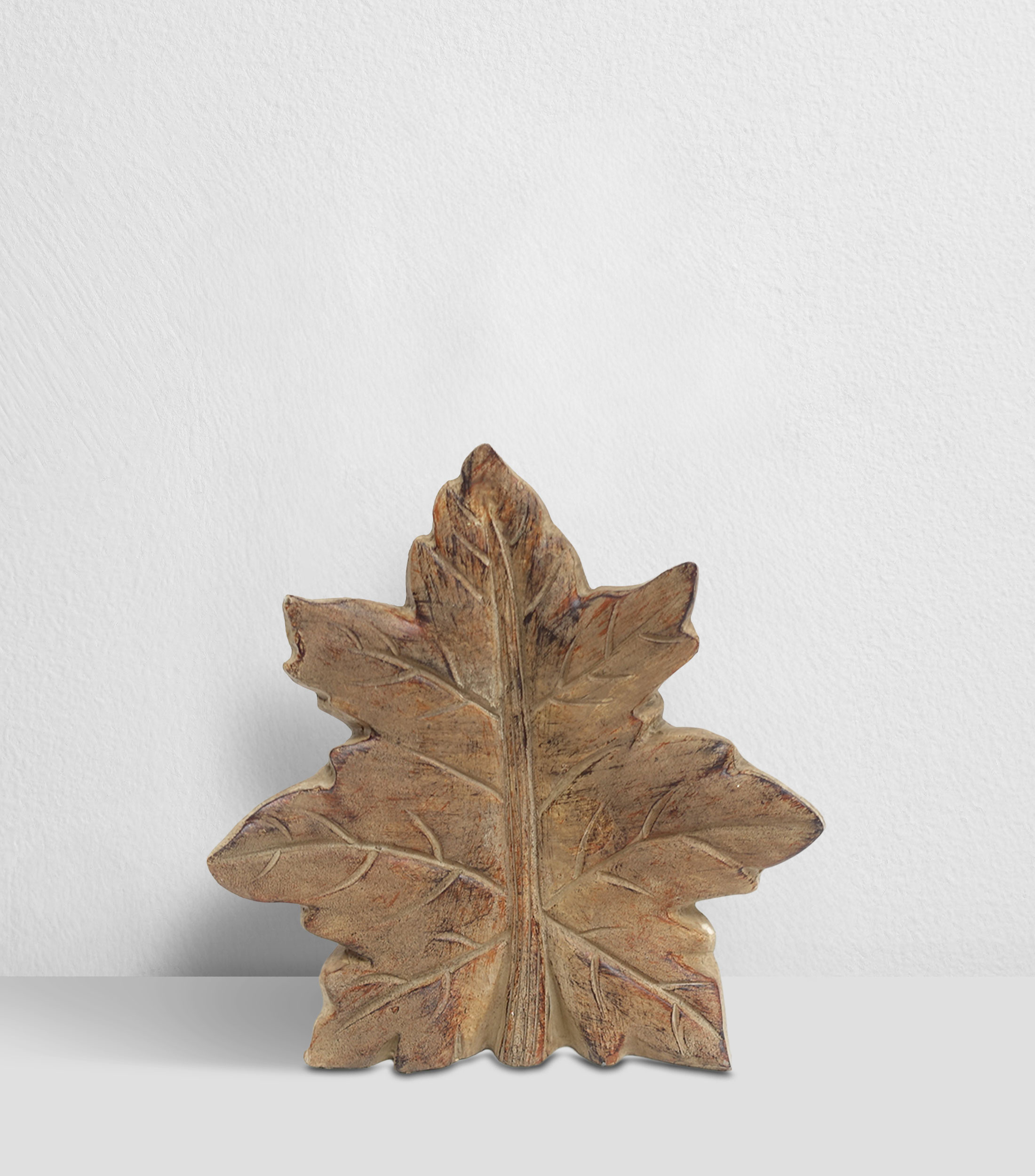 Figura Decorativa Hoja en Poliresina