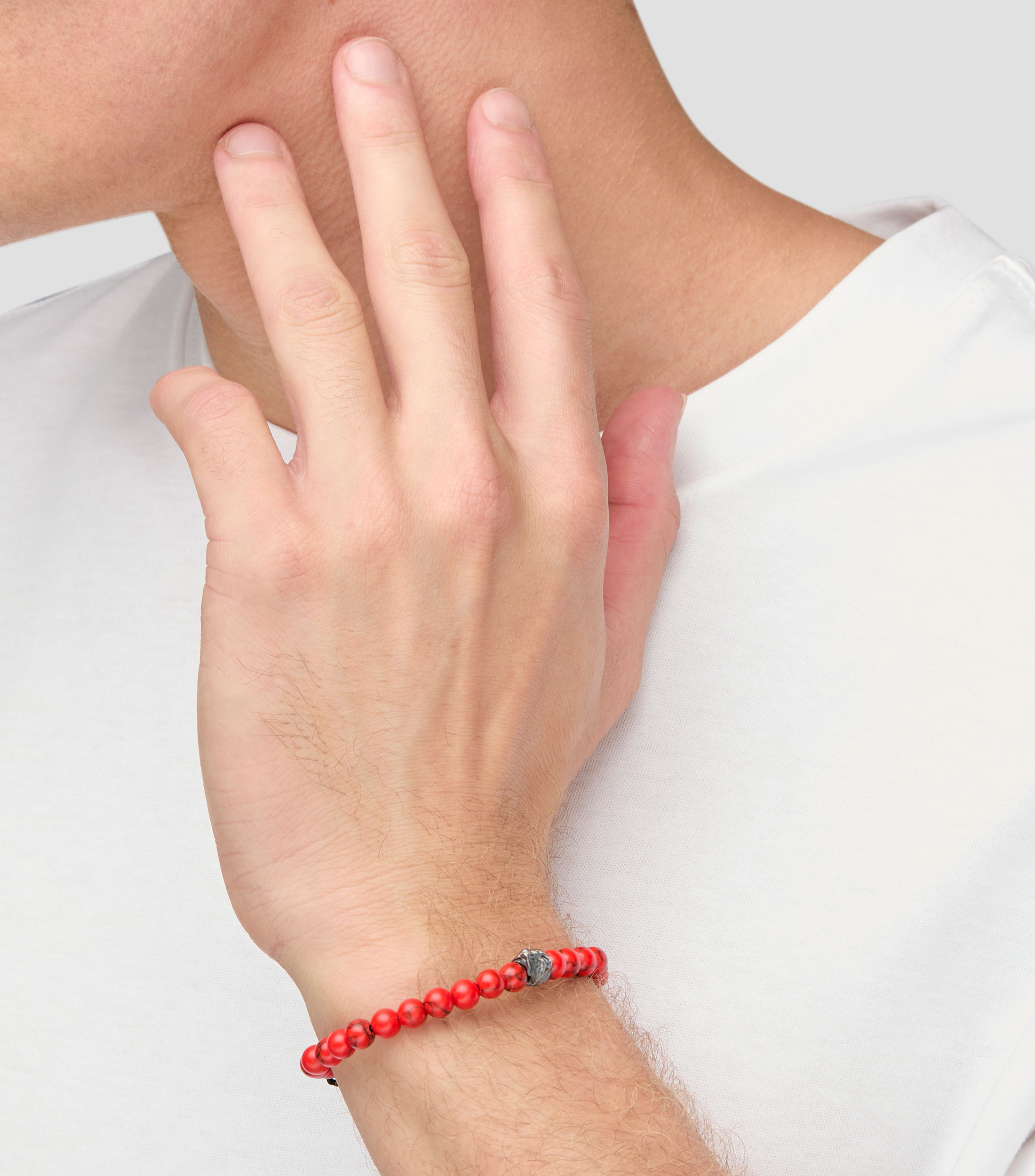 Pulsera de Howlita Roja con Calavera Hombre