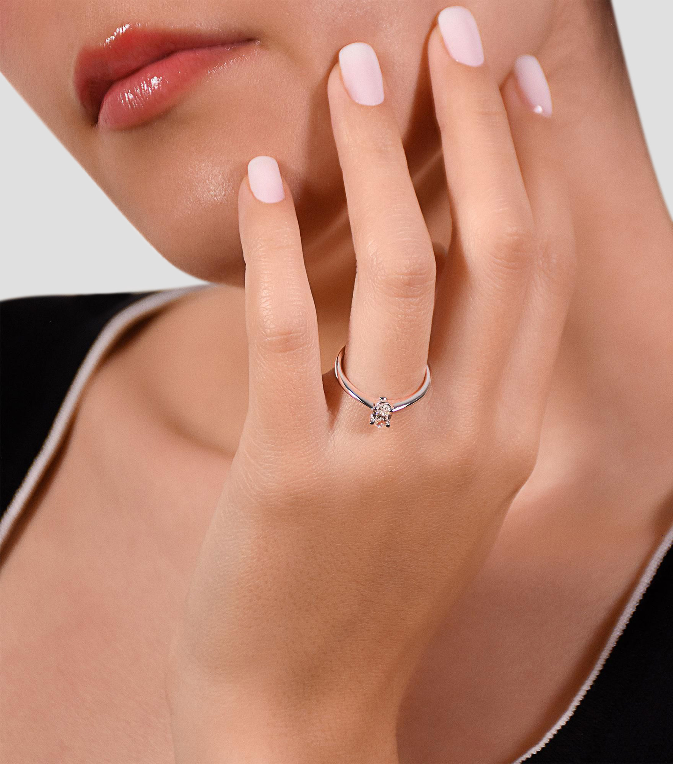 Anillo de compromiso en Oro blanco de 18 Kilates con diamante Mujer