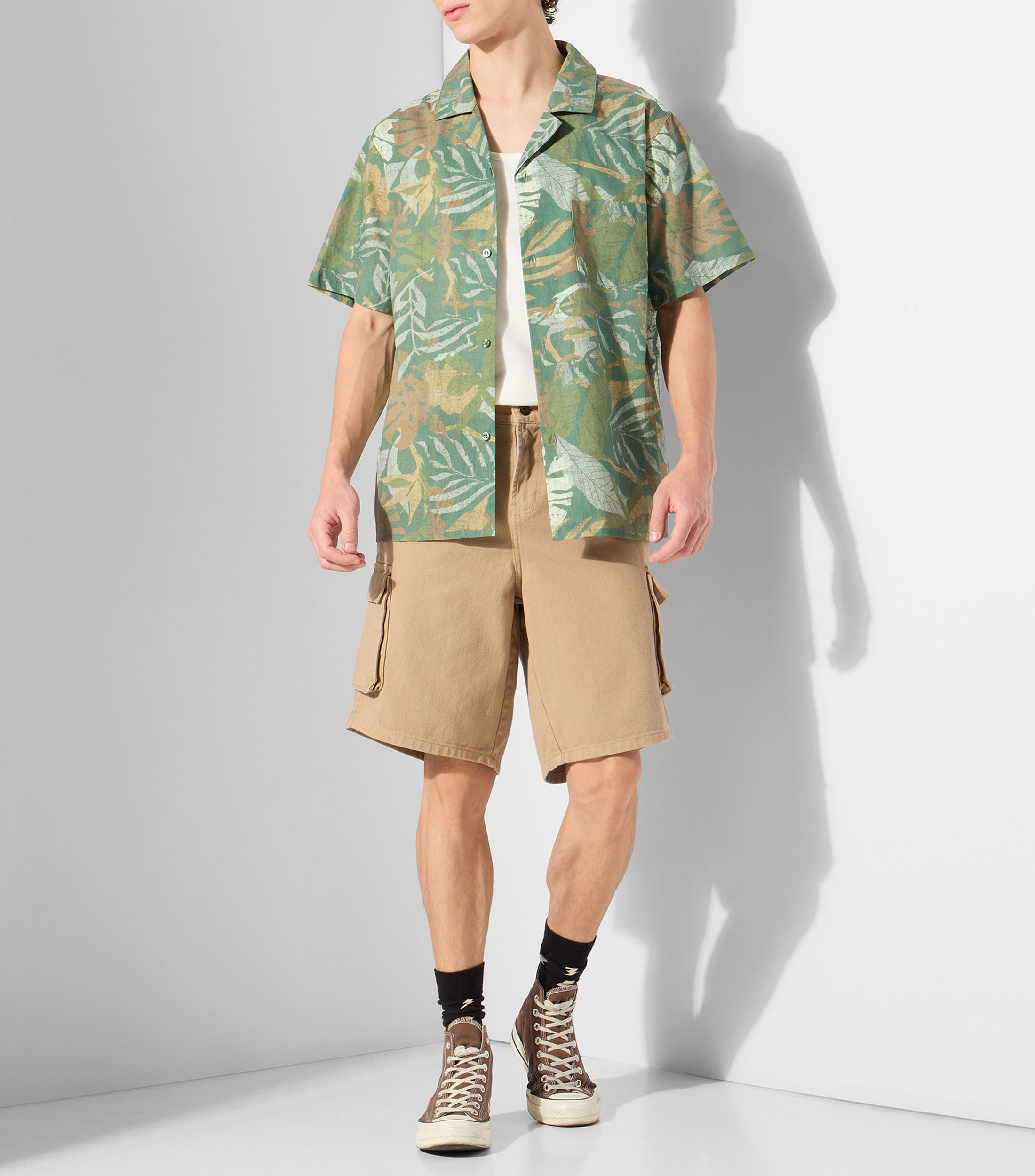 Camisa estampada con manga corta Hombre